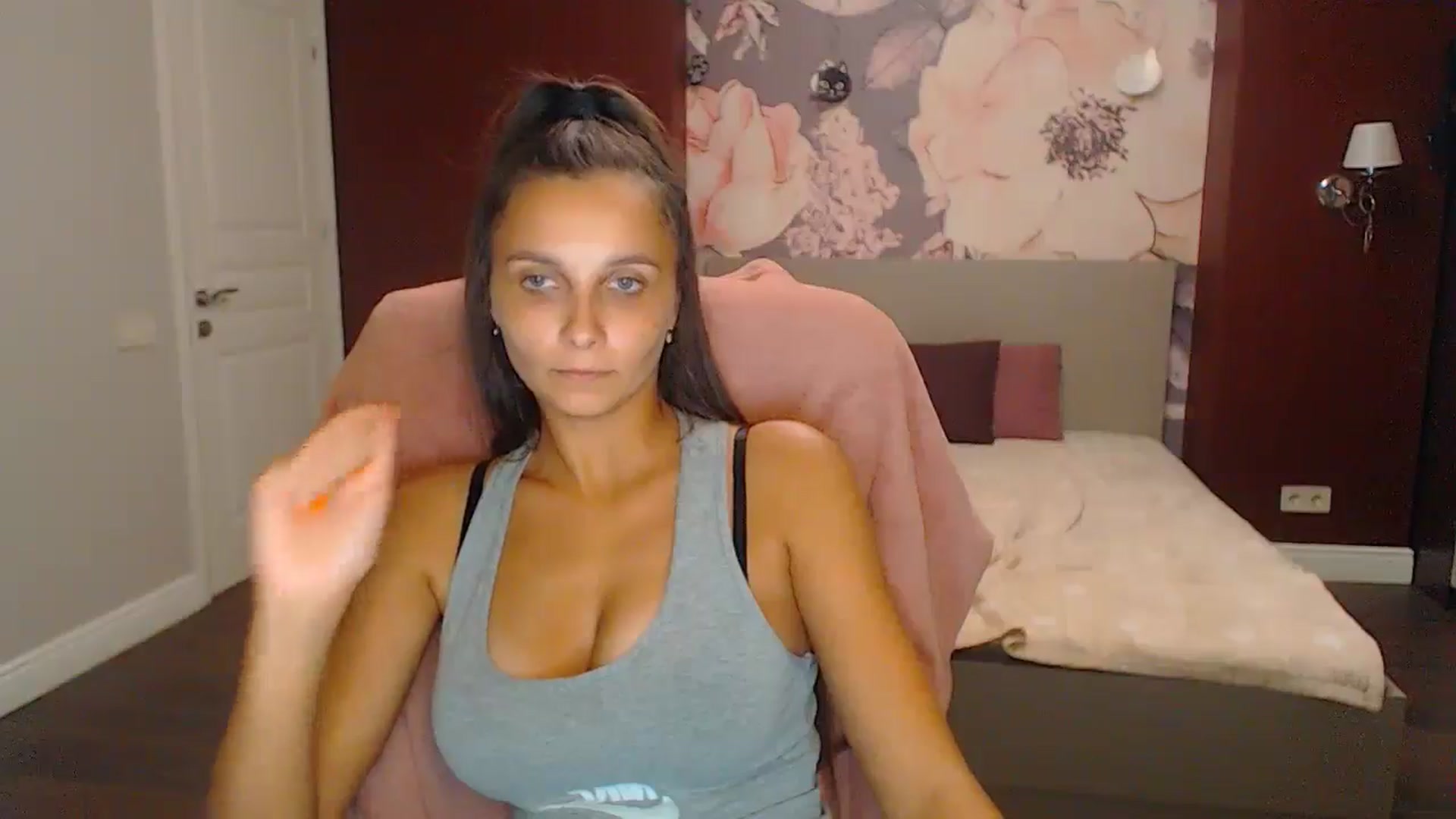 Gallery image thumbnail from Karina_Mils's myfreecams stream on, 10/04/2024, 18:54 image 6 of 20