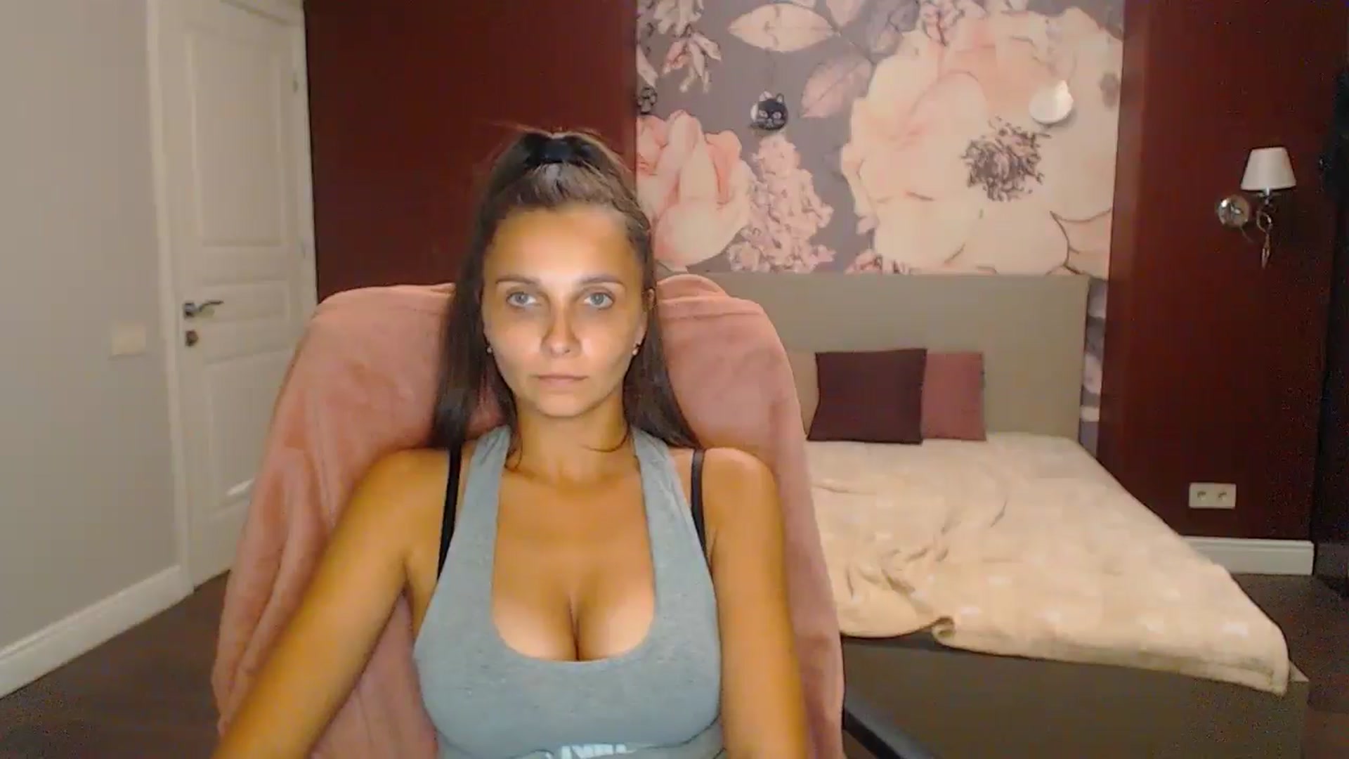 Gallery image thumbnail from Karina_Mils's myfreecams stream on, 10/04/2024, 18:54 image 19 of 20