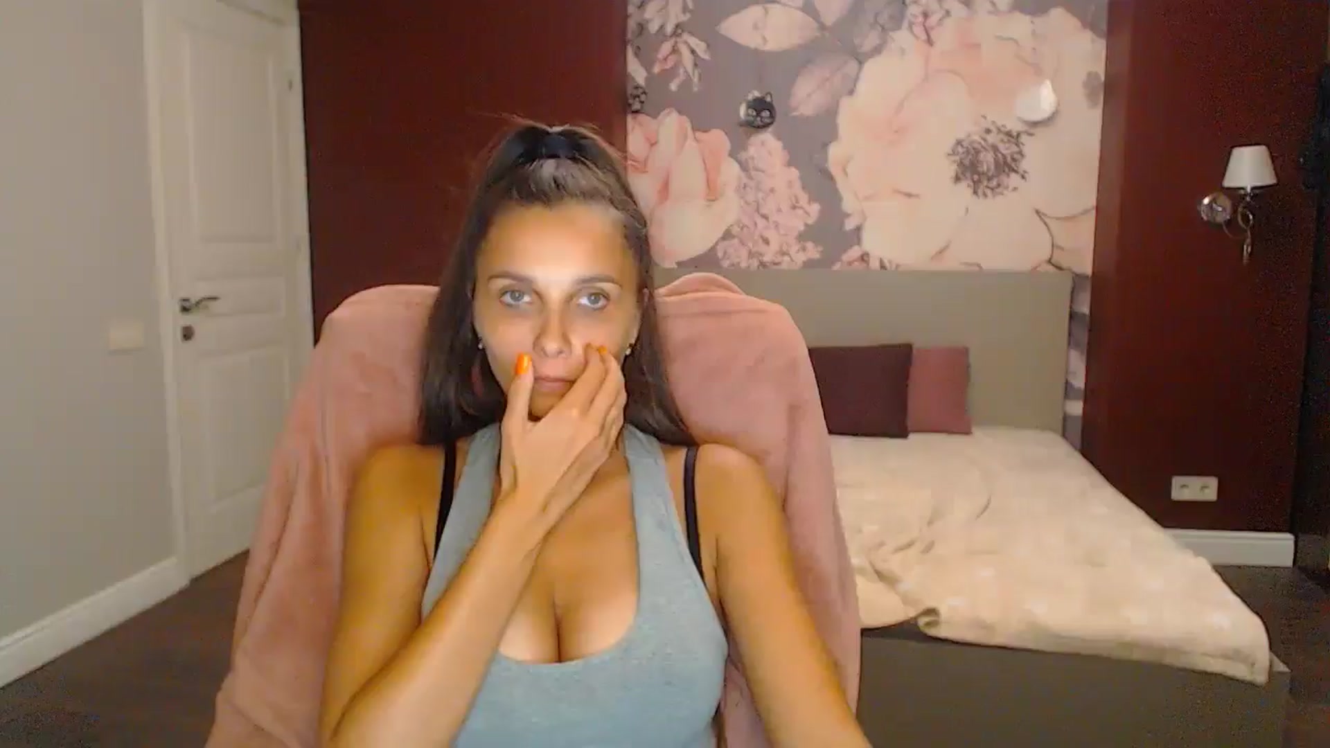 Gallery image thumbnail from Karina_Mils's myfreecams stream on, 10/04/2024, 18:54 image 15 of 20