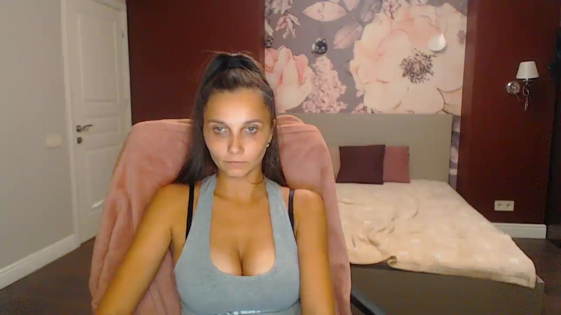 Gallery image thumbnail from Karina_Mils's myfreecams stream on, 10/04/2024, 18:54 image 20 of 20