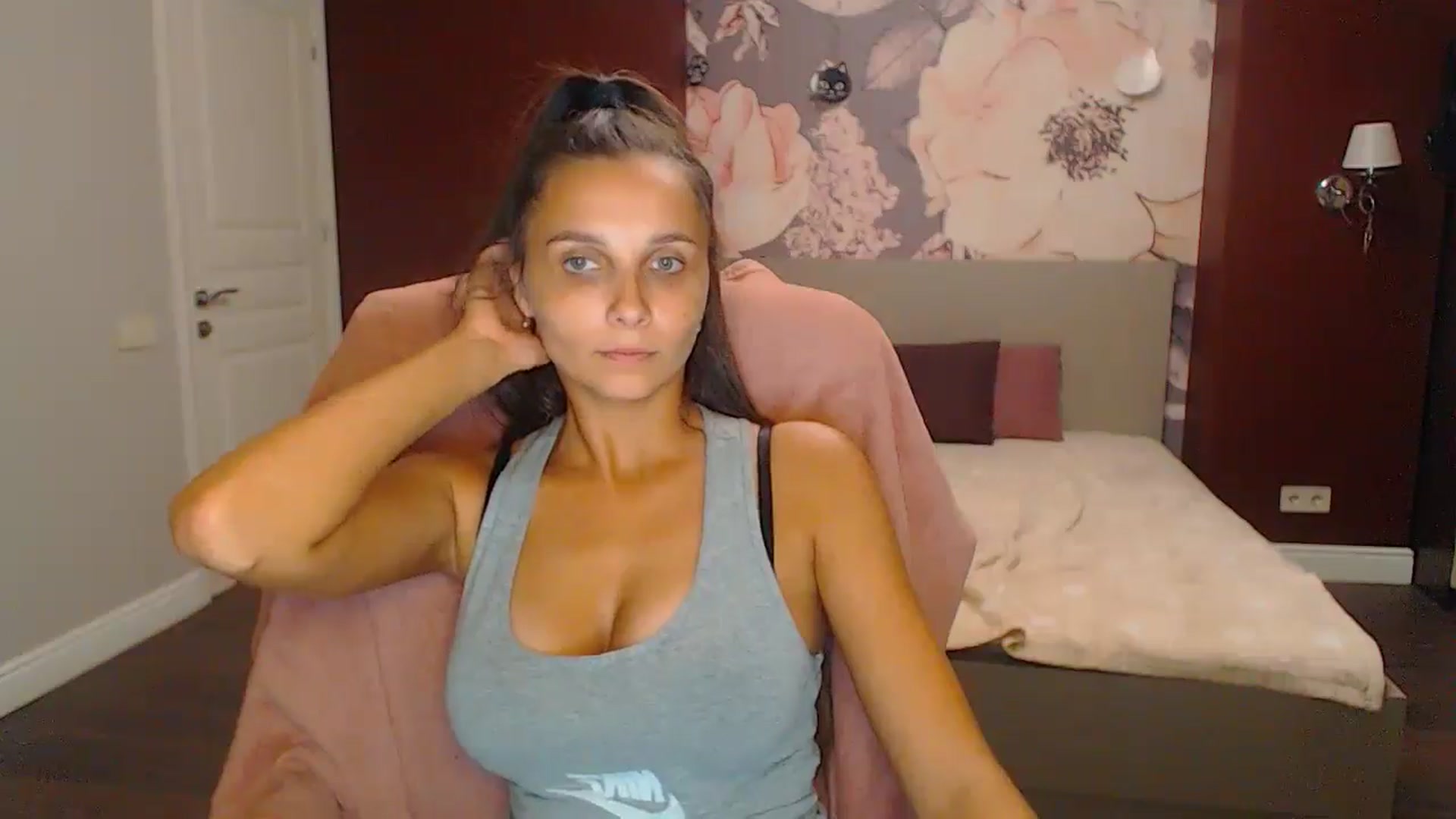 Gallery image thumbnail from Karina_Mils's myfreecams stream on, 10/04/2024, 18:54 image 2 of 20