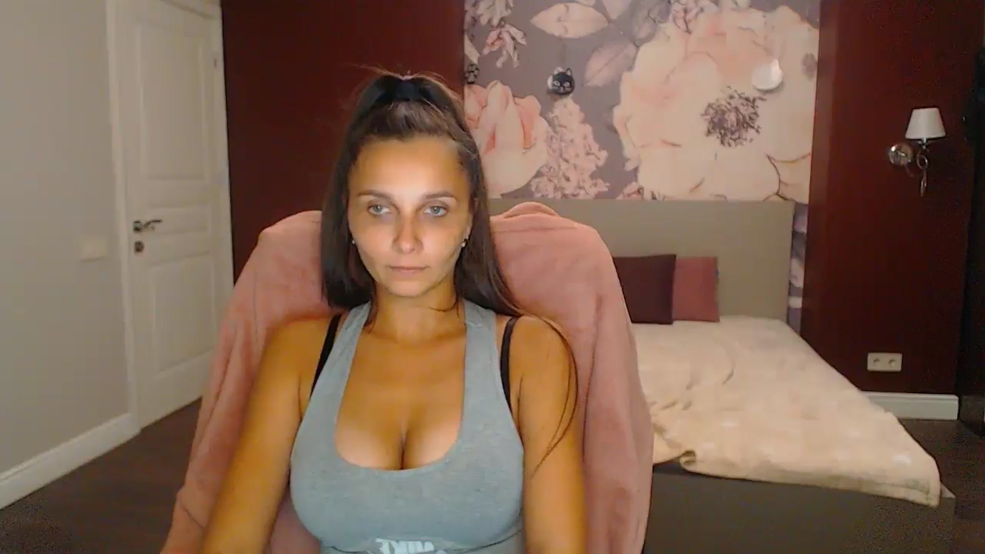 Gallery image thumbnail from Karina_Mils's myfreecams stream on, 10/04/2024, 18:54 image 13 of 20