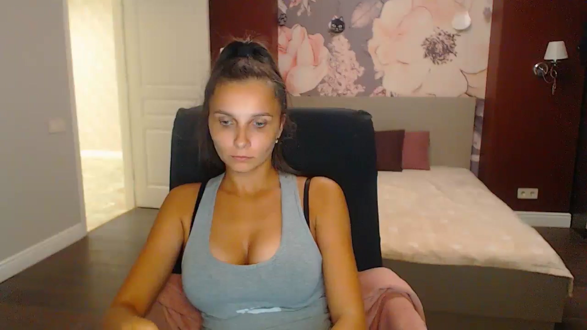 Gallery image thumbnail from Karina_Mils's myfreecams stream on, 10/04/2024, 20:12 image 15 of 20