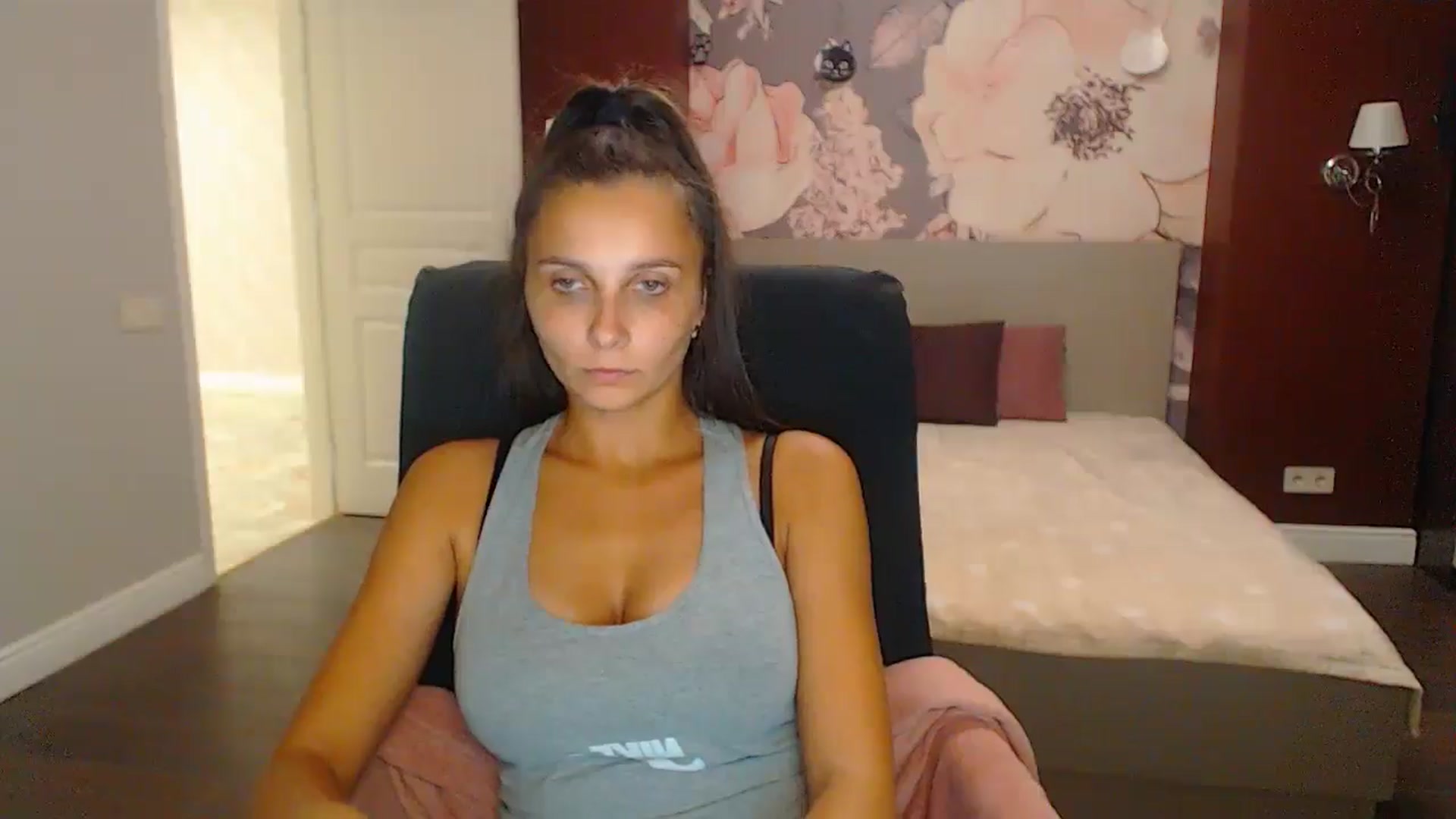 Gallery image thumbnail from Karina_Mils's myfreecams stream on, 10/04/2024, 20:12 image 5 of 20