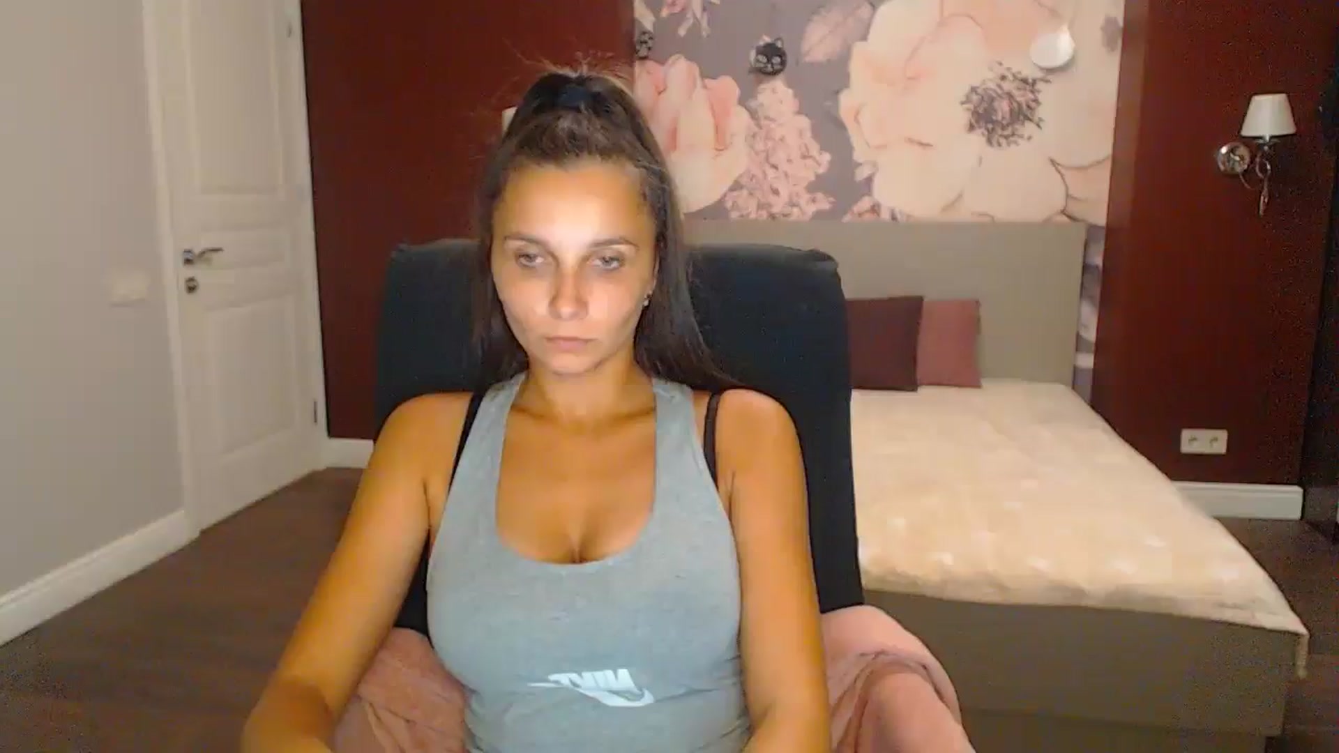 Gallery image thumbnail from Karina_Mils's myfreecams stream on, 10/04/2024, 20:12 image 1 of 20