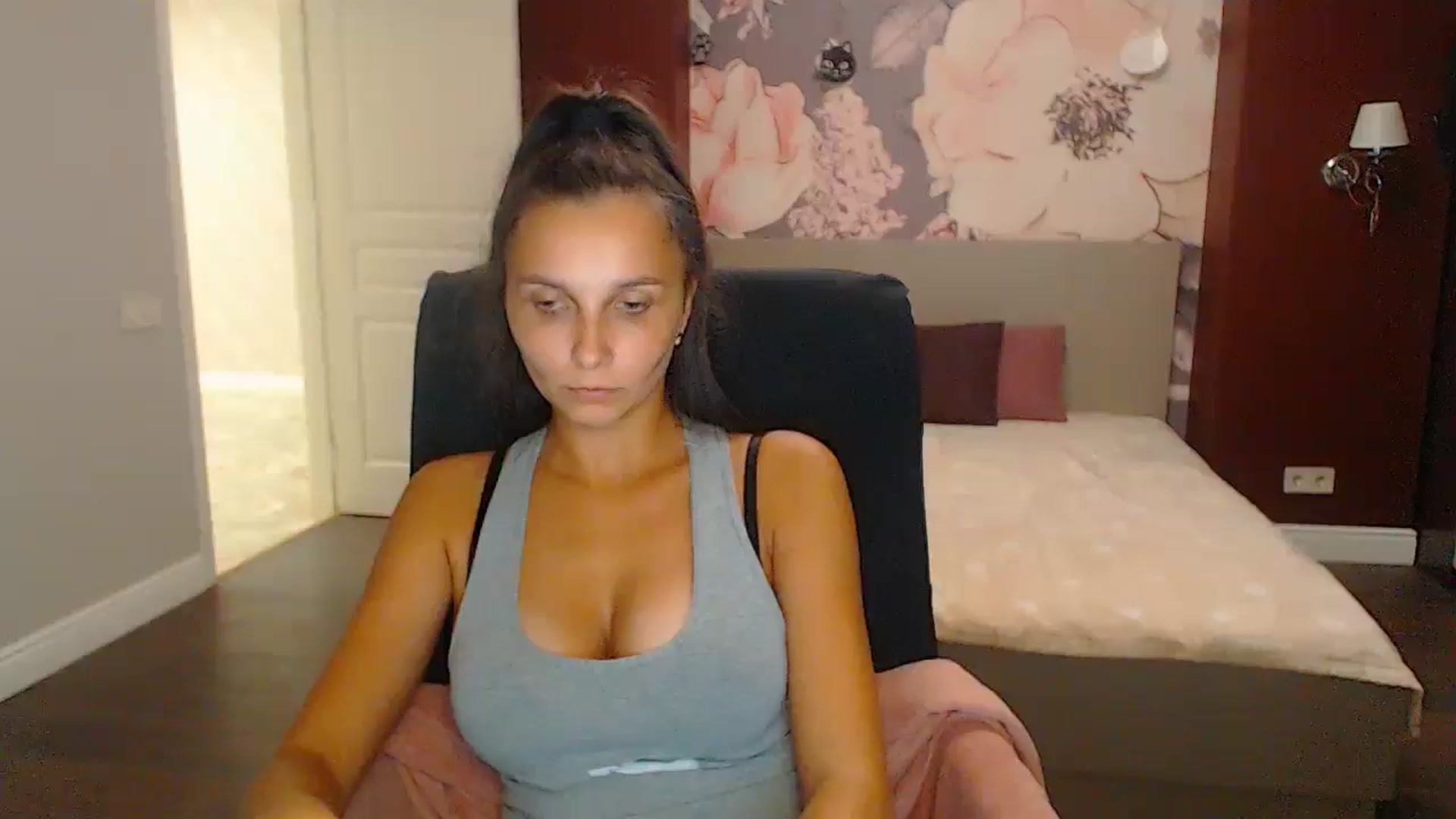 Gallery image thumbnail from Karina_Mils's myfreecams stream on, 10/04/2024, 20:12 image 18 of 20