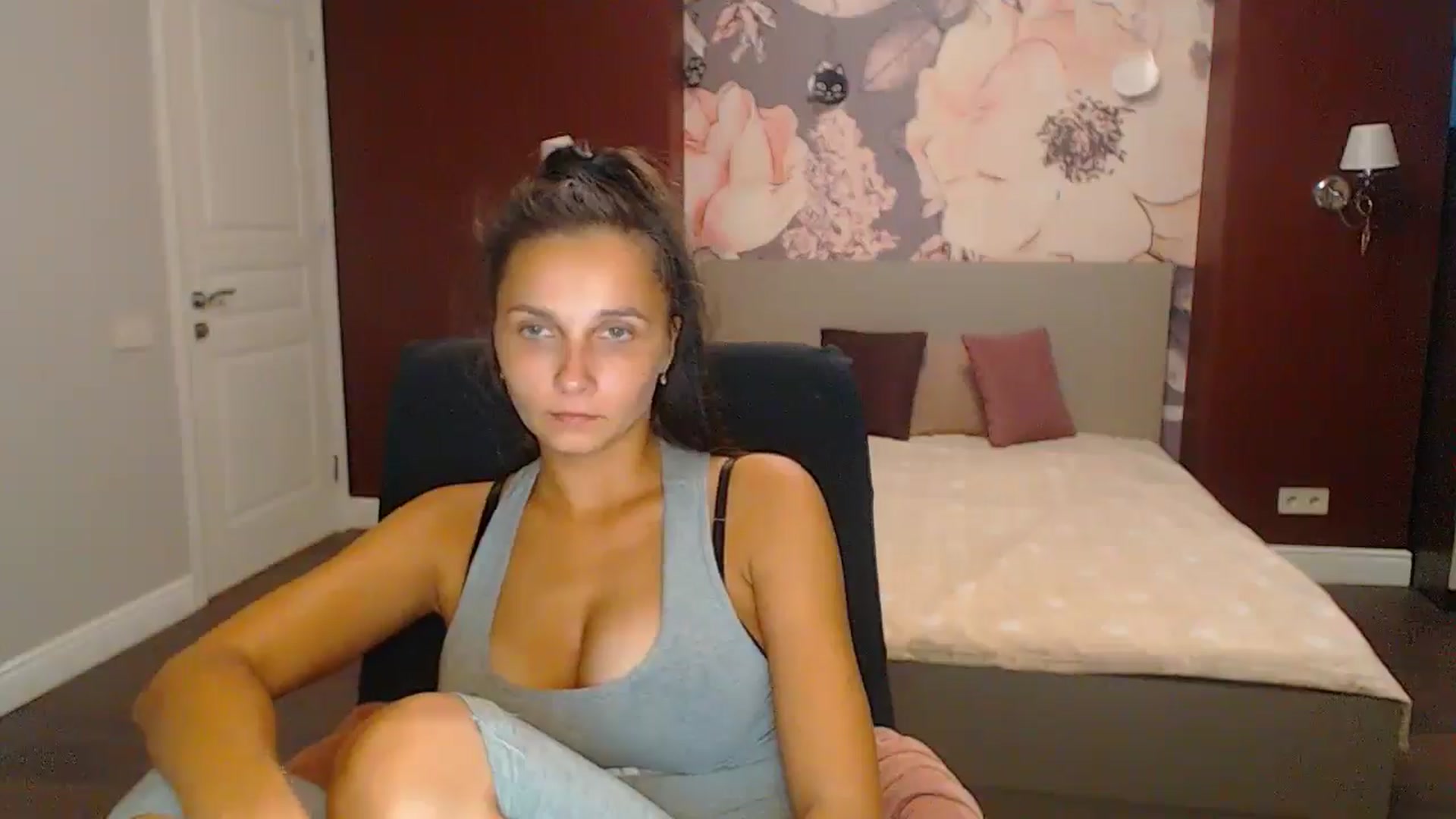 Gallery image thumbnail from Karina_Mils's myfreecams stream on, 10/05/2024, 14:30 image 15 of 20