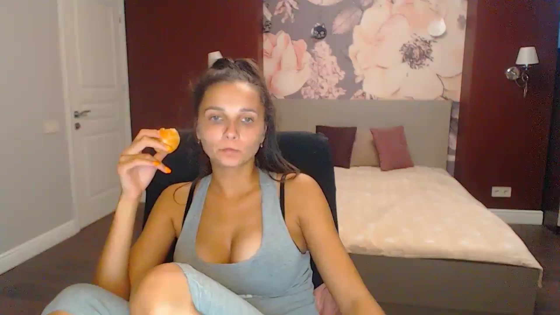 Gallery image thumbnail from Karina_Mils's myfreecams stream on, 10/05/2024, 14:30 image 6 of 20