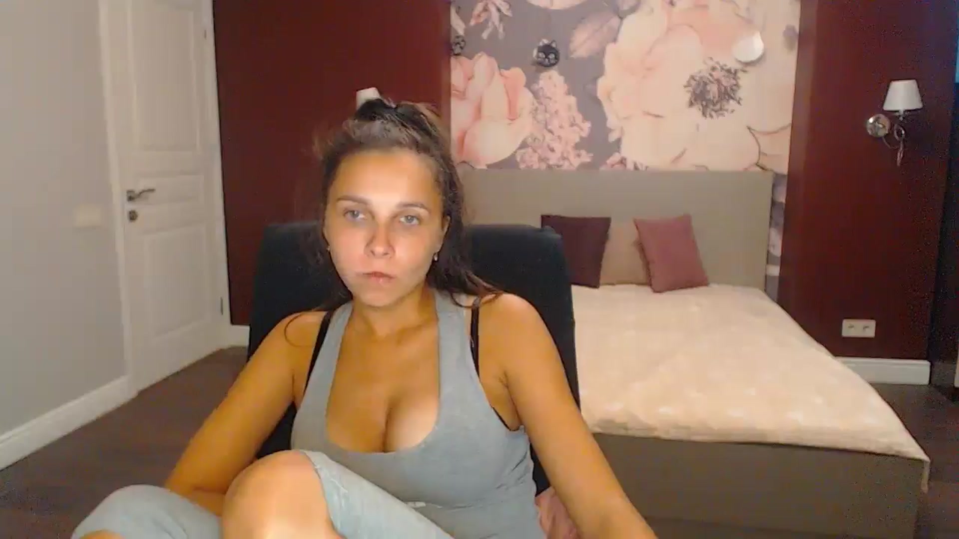 Gallery image thumbnail from Karina_Mils's myfreecams stream on, 10/05/2024, 14:30 image 7 of 20
