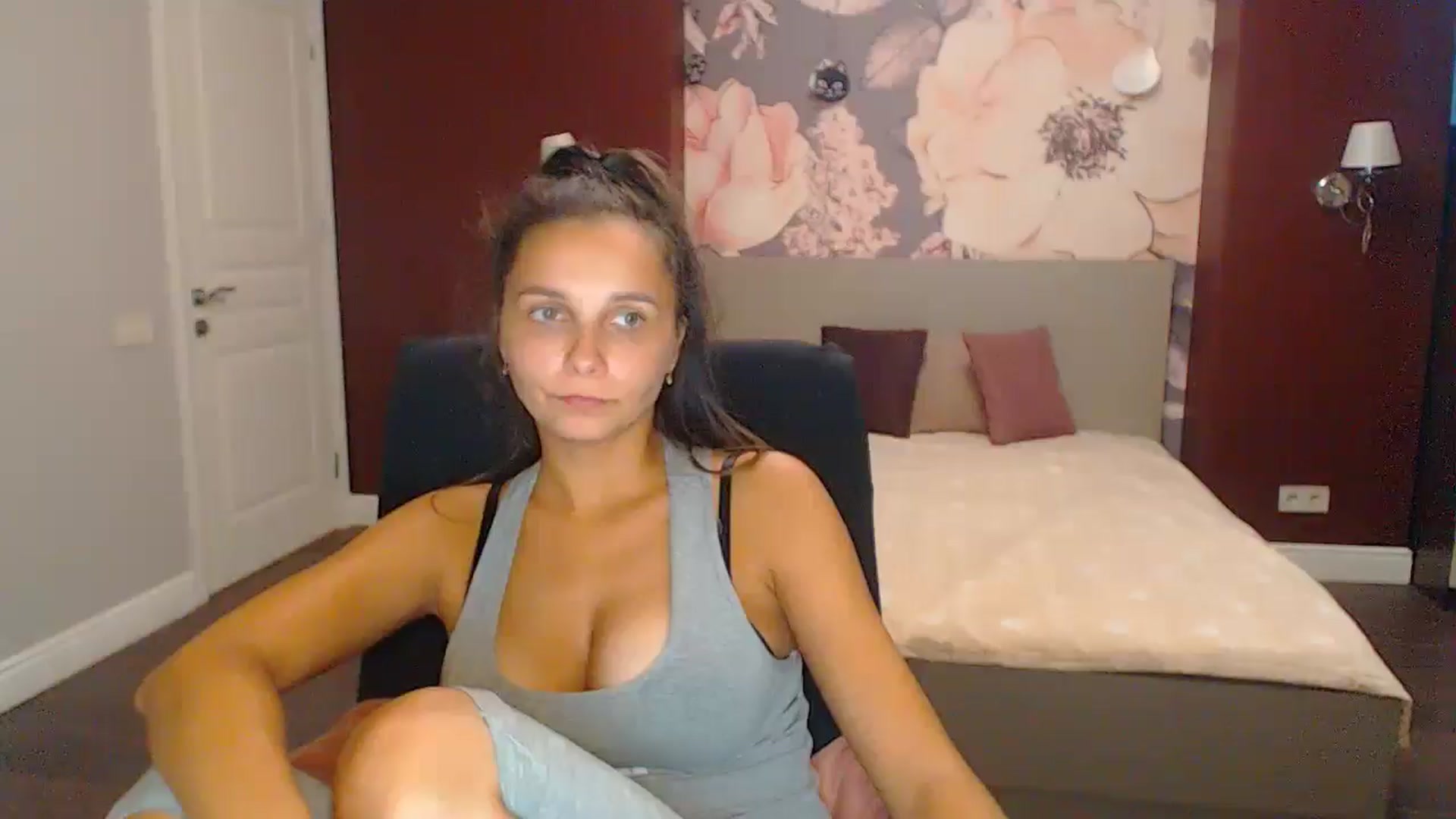Gallery image thumbnail from Karina_Mils's myfreecams stream on, 10/05/2024, 14:30 image 8 of 20