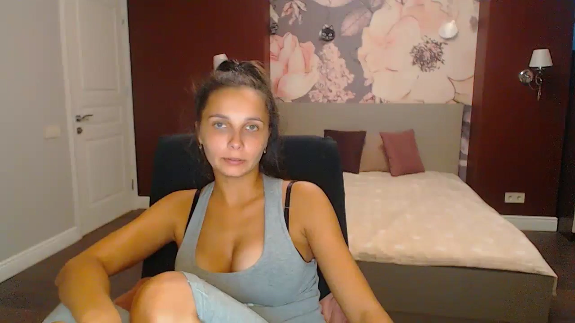 Gallery image thumbnail from Karina_Mils's myfreecams stream on, 10/05/2024, 14:30 image 17 of 20