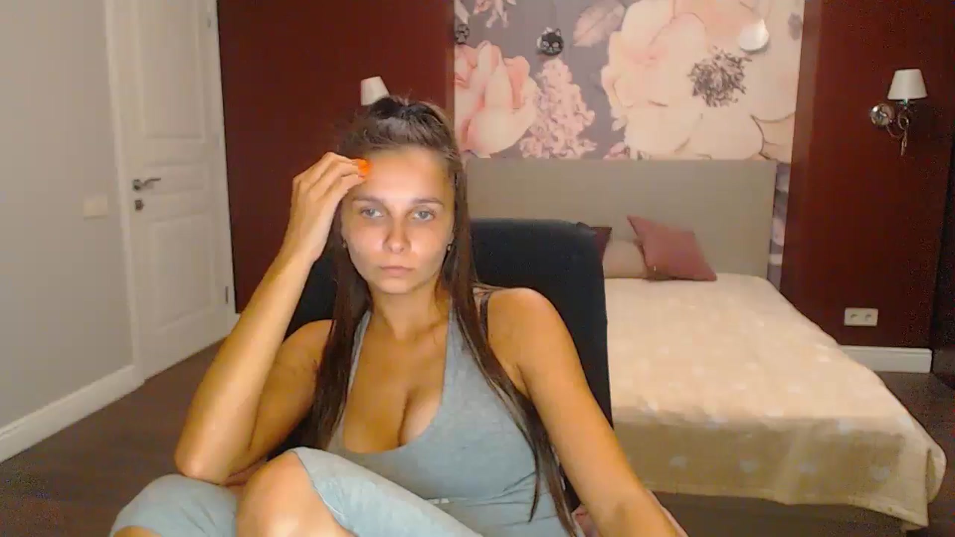 Gallery image thumbnail from Karina_Mils's myfreecams stream on, 10/05/2024, 16:51 image 15 of 20