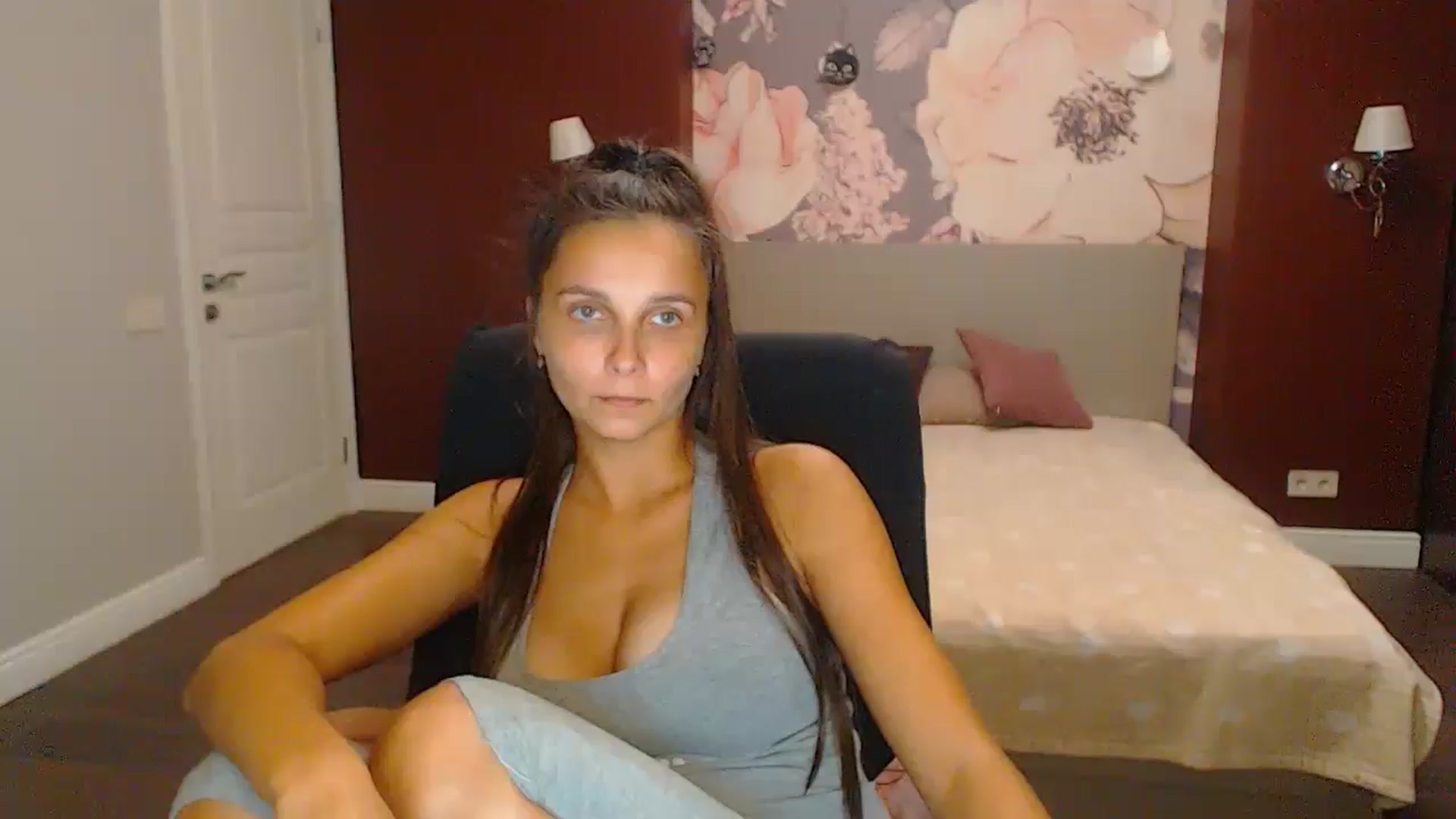 Gallery image thumbnail from Karina_Mils's myfreecams stream on, 10/05/2024, 16:51 image 9 of 20