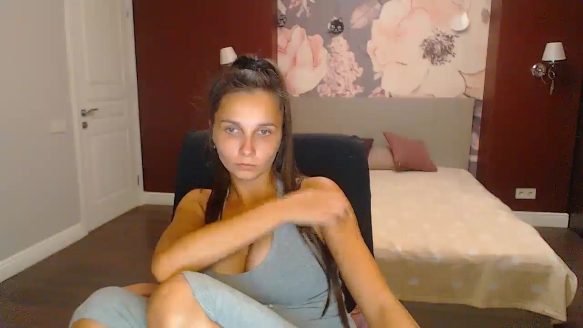 Gallery image thumbnail from Karina_Mils's myfreecams stream on, 10/05/2024, 16:51 image 10 of 20
