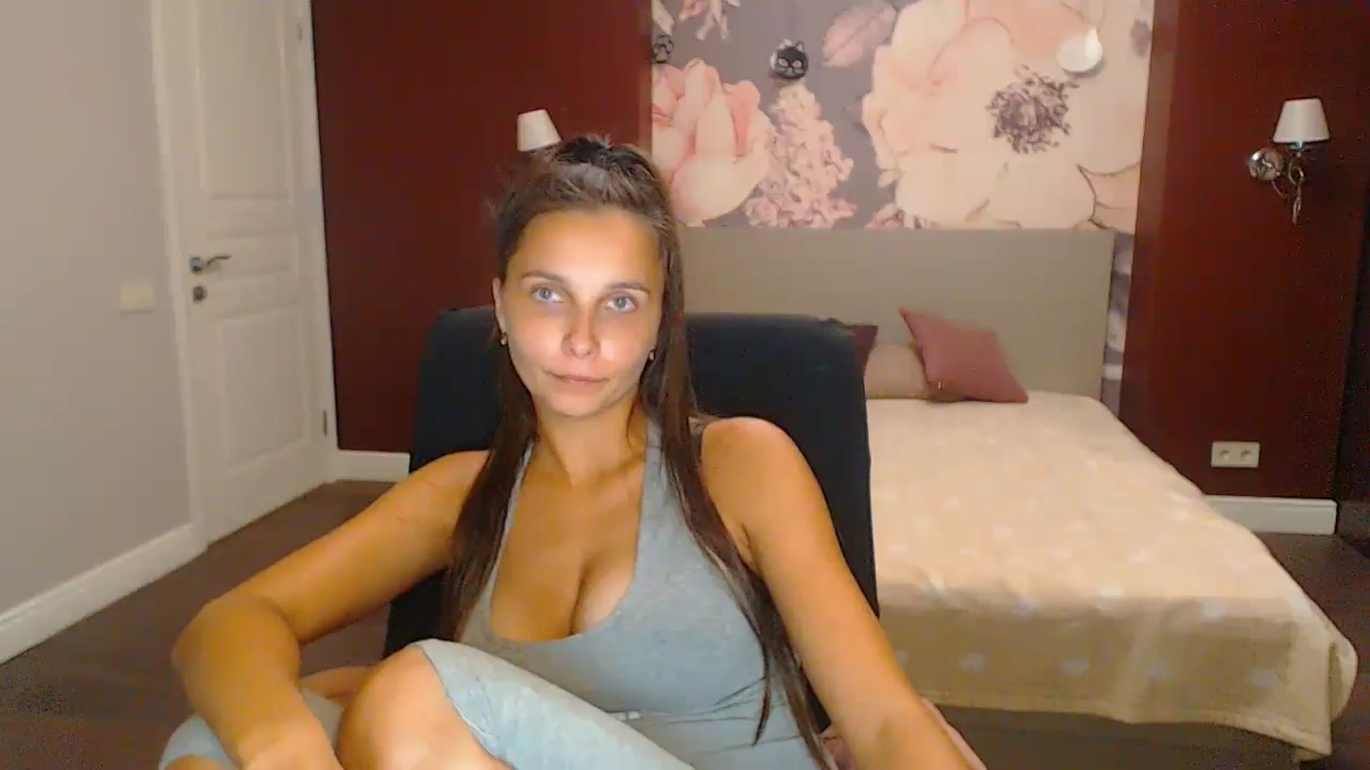 Gallery image thumbnail from Karina_Mils's myfreecams stream on, 10/05/2024, 16:51 image 19 of 20