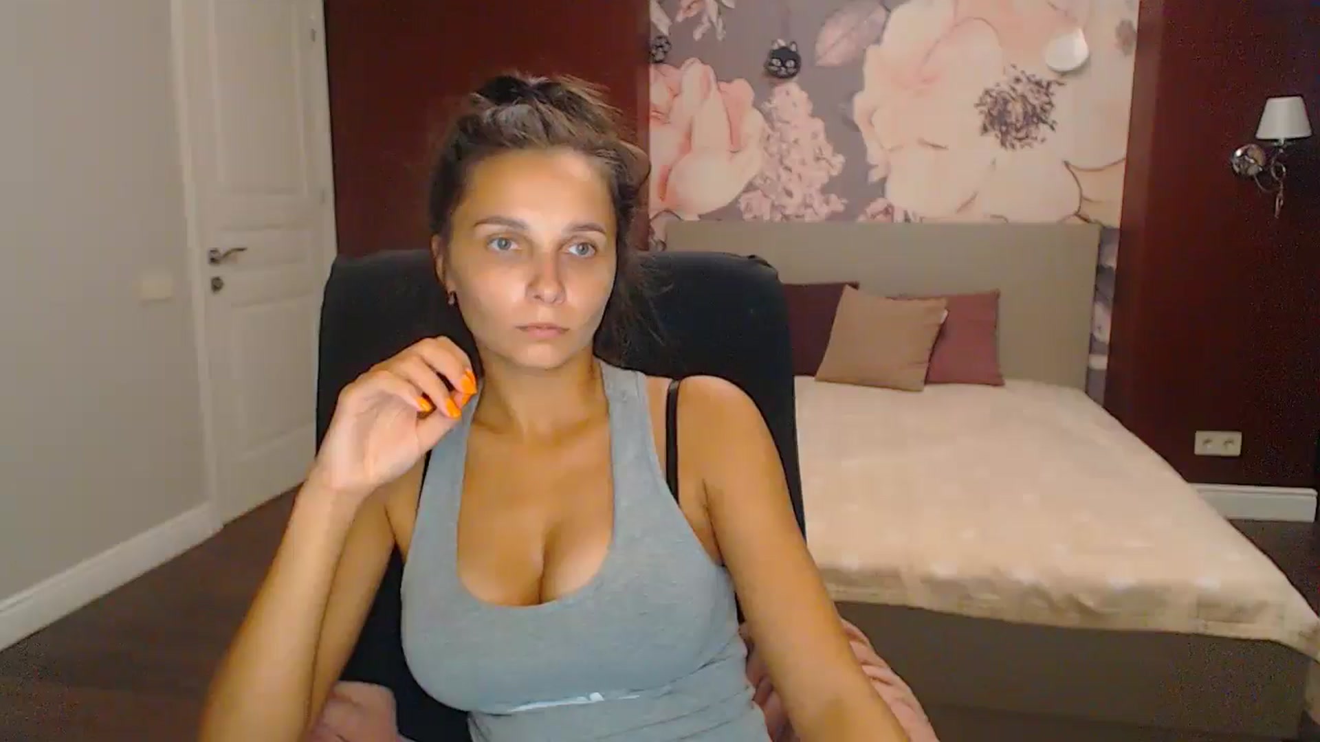 Gallery image thumbnail from Karina_Mils's myfreecams stream on, 10/06/2024, 13:45 image 11 of 20