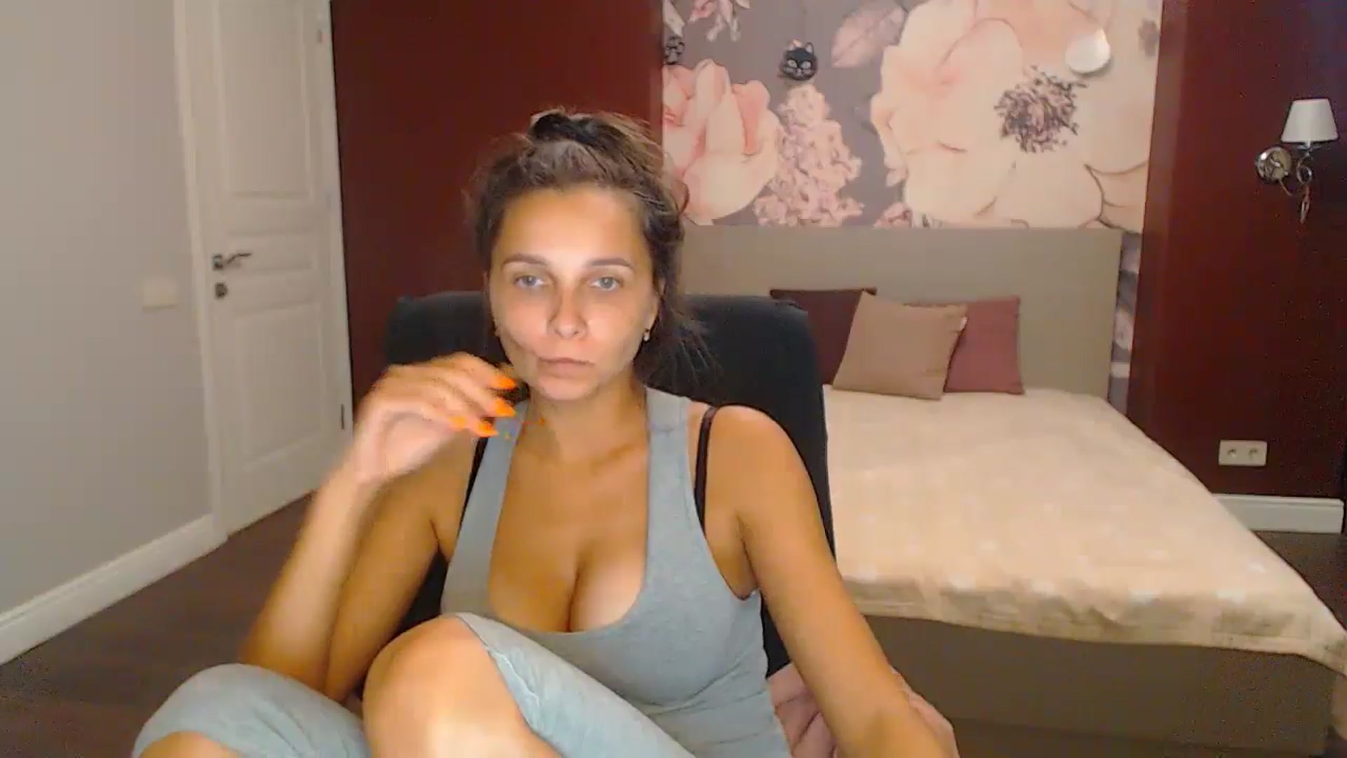 Gallery image thumbnail from Karina_Mils's myfreecams stream on, 10/06/2024, 13:45 image 15 of 20