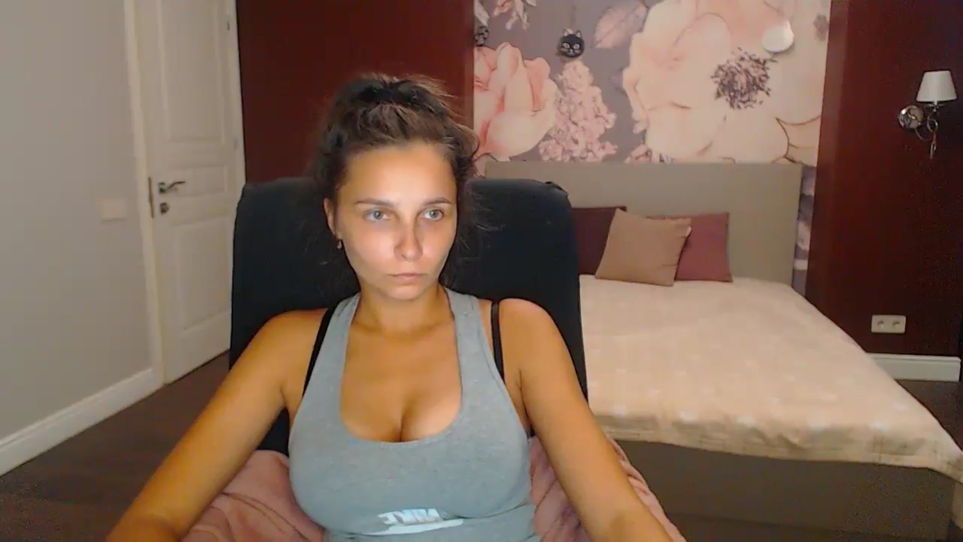 Gallery image thumbnail from Karina_Mils's myfreecams stream on, 10/06/2024, 13:45 image 9 of 20