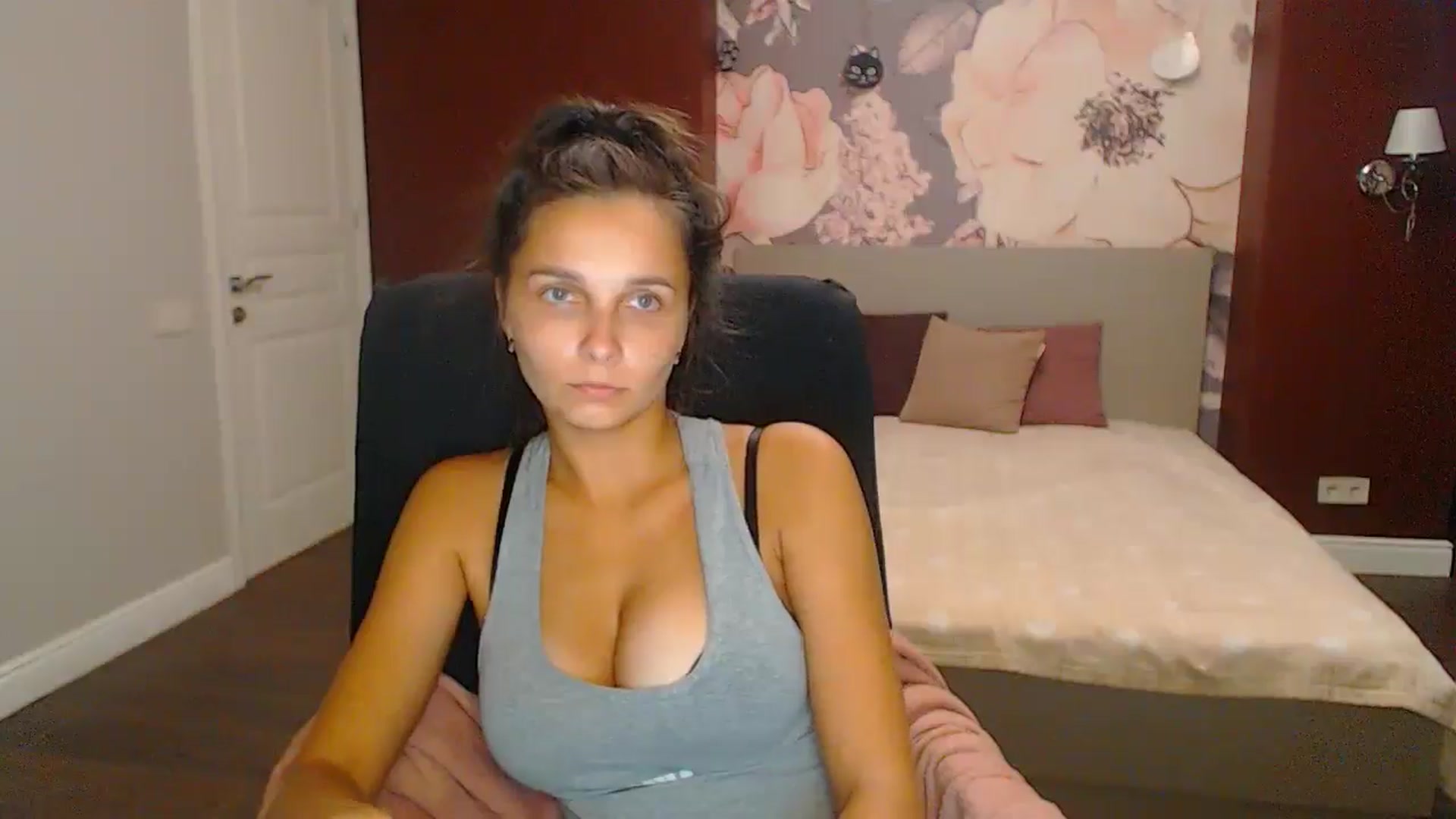 Gallery image thumbnail from Karina_Mils's myfreecams stream on, 10/06/2024, 13:45 image 7 of 20