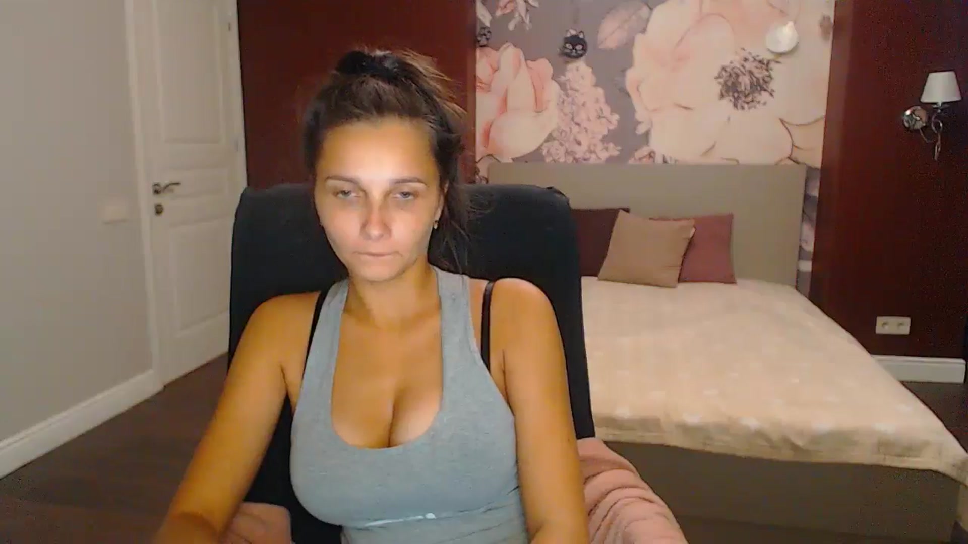 Gallery image thumbnail from Karina_Mils's myfreecams stream on, 10/06/2024, 13:45 image 12 of 20