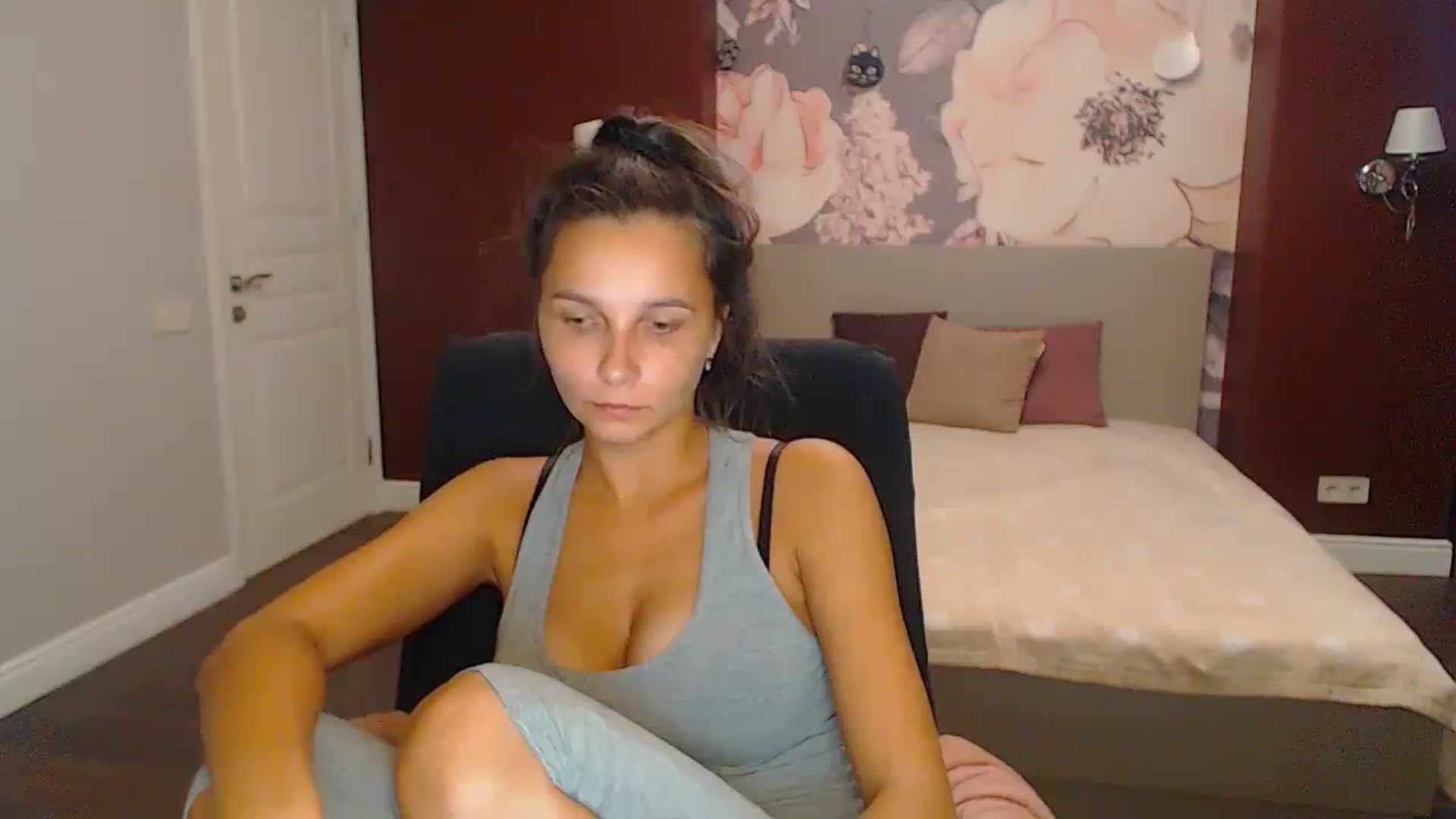 Gallery image thumbnail from Karina_Mils's myfreecams stream on, 10/06/2024, 13:45 image 18 of 20