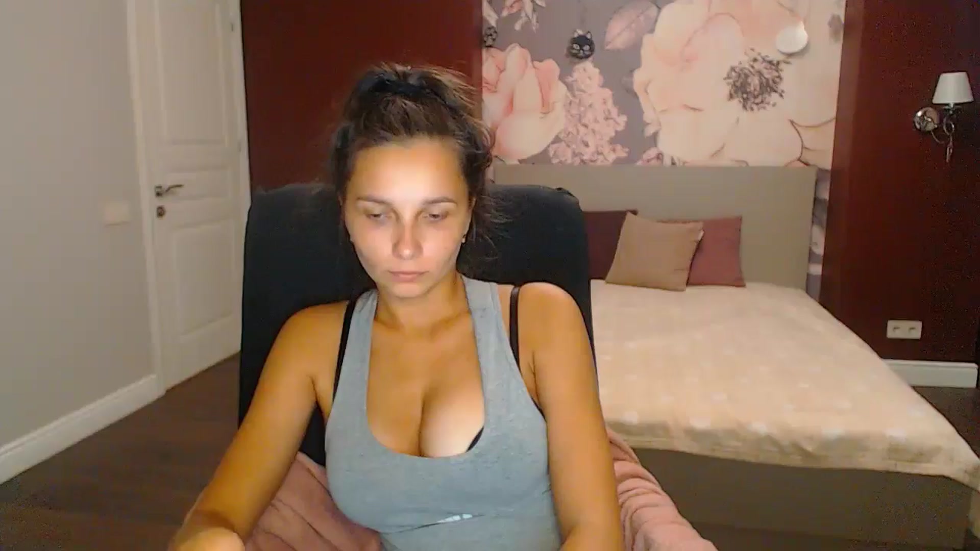 Gallery image thumbnail from Karina_Mils's myfreecams stream on, 10/06/2024, 13:45 image 6 of 20