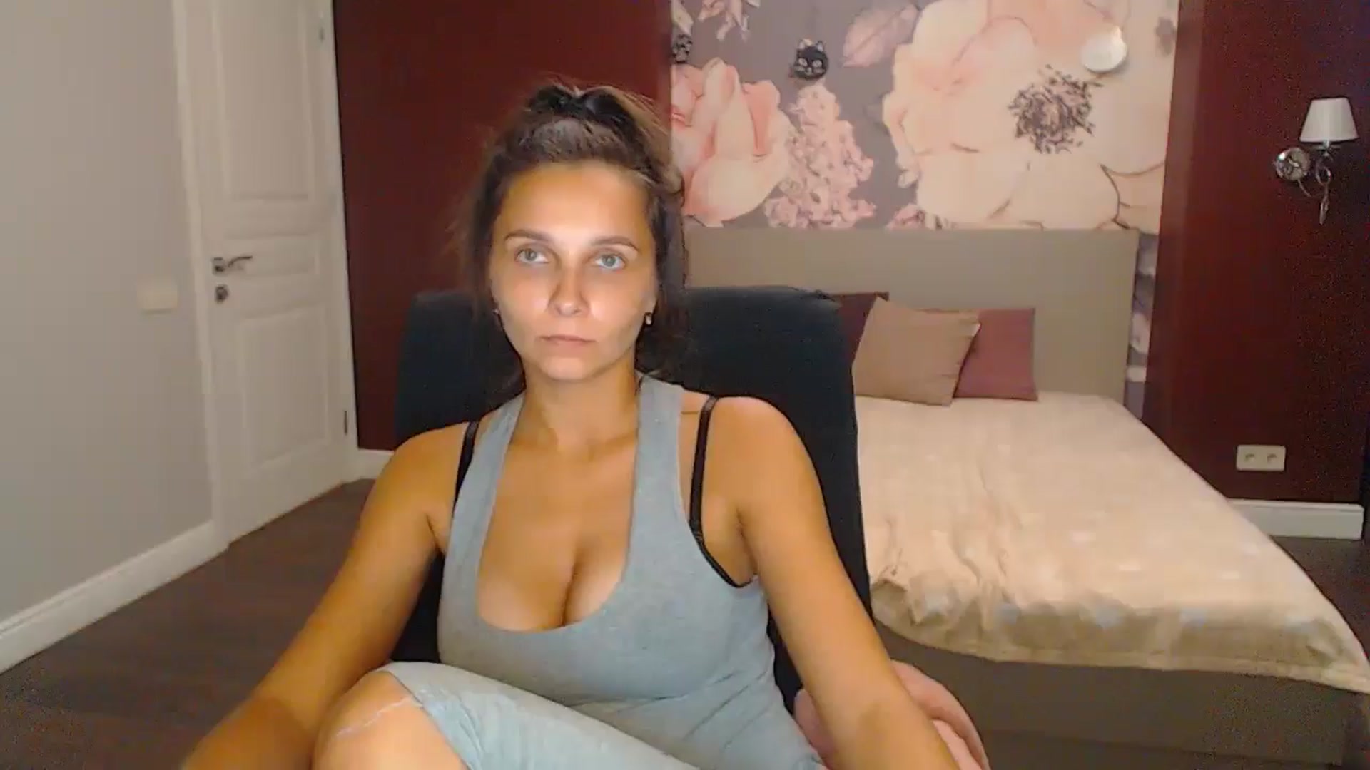 Gallery image thumbnail from Karina_Mils's myfreecams stream on, 10/06/2024, 15:15 image 3 of 20