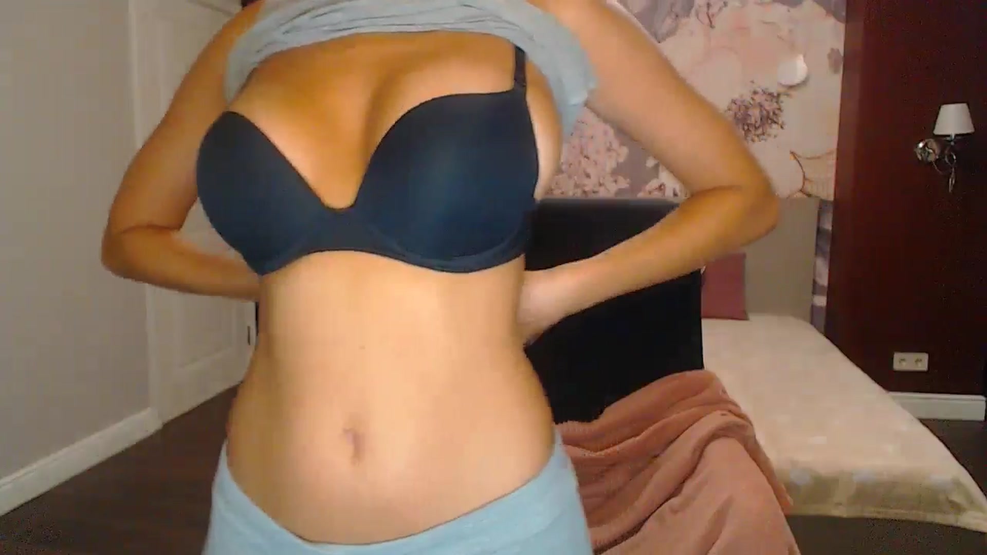 Gallery image thumbnail from Karina_Mils's myfreecams stream on, 10/06/2024, 15:15 image 12 of 20