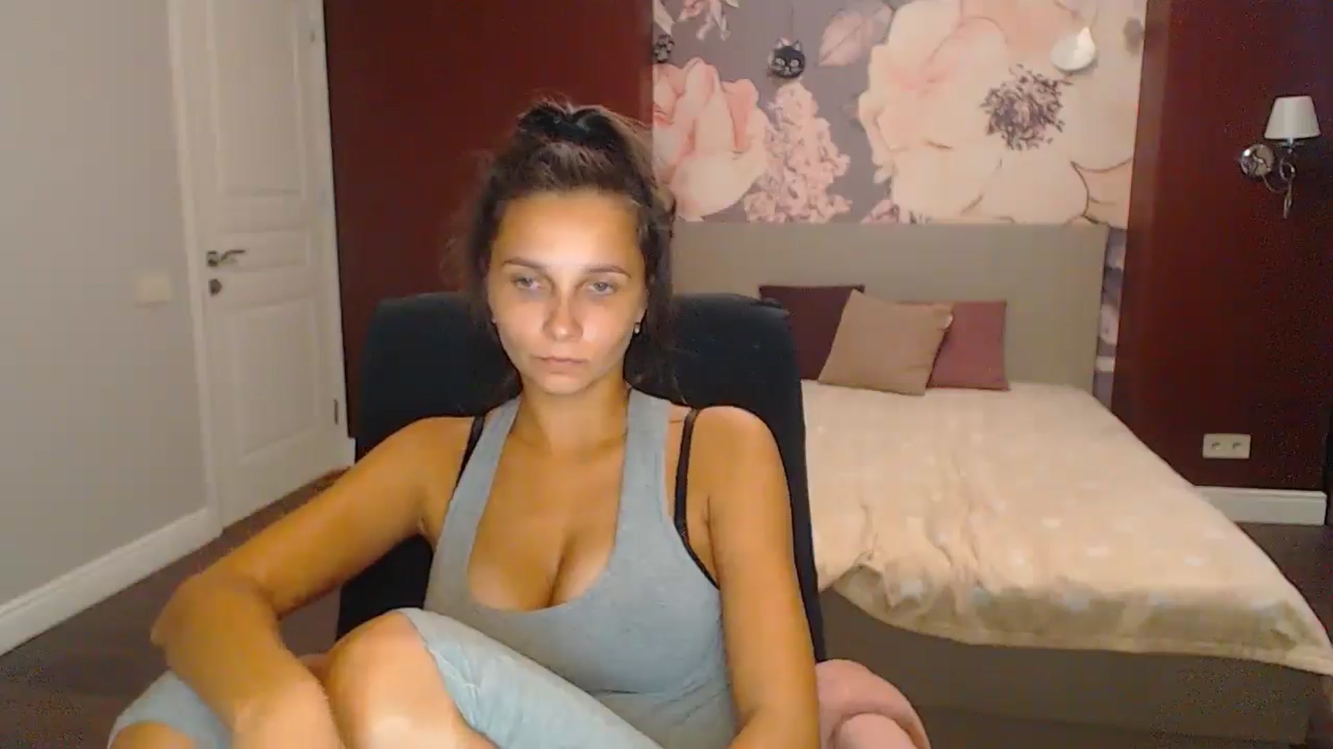 Gallery image thumbnail from Karina_Mils's myfreecams stream on, 10/06/2024, 15:15 image 4 of 20