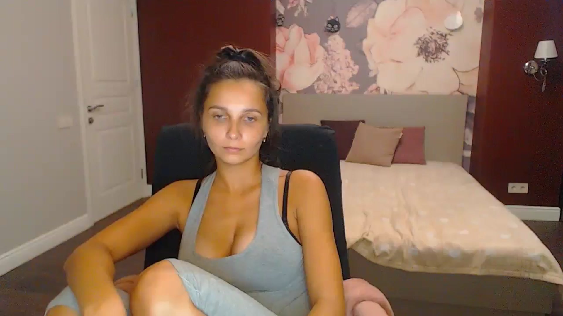 Gallery image thumbnail from Karina_Mils's myfreecams stream on, 10/06/2024, 15:15 image 5 of 20