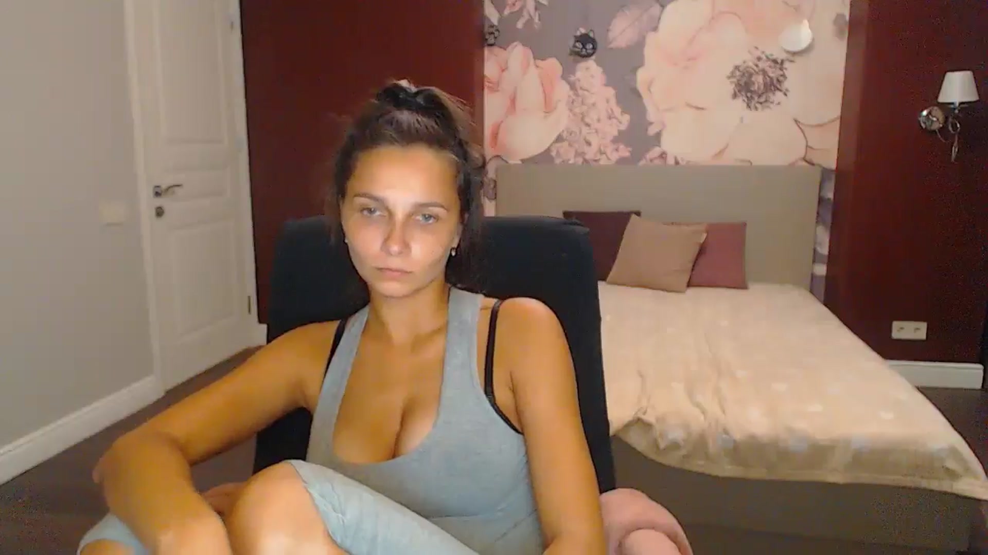 Gallery image thumbnail from Karina_Mils's myfreecams stream on, 10/06/2024, 15:15 image 10 of 20