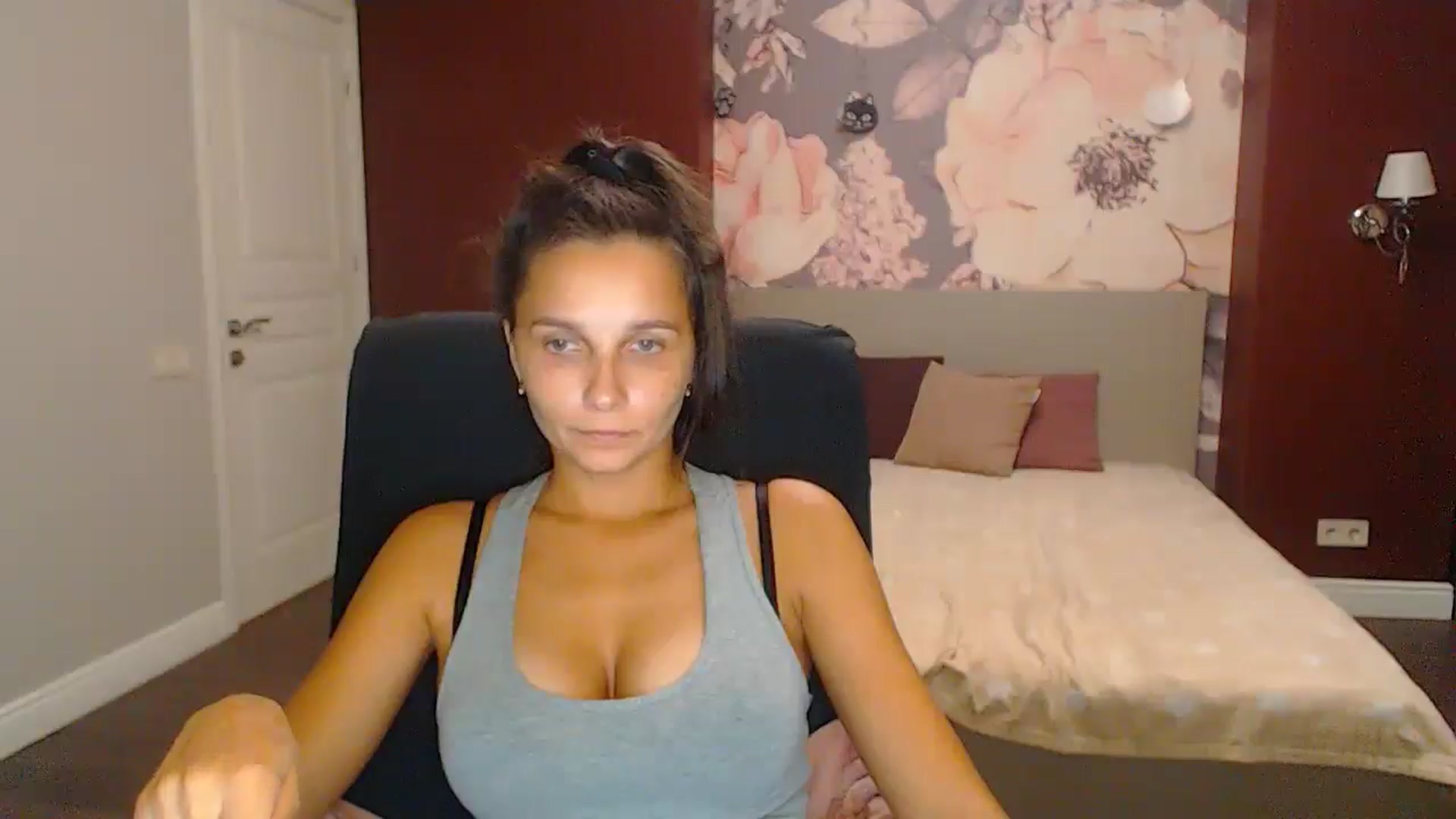 Gallery image thumbnail from Karina_Mils's myfreecams stream on, 10/06/2024, 15:15 image 19 of 20