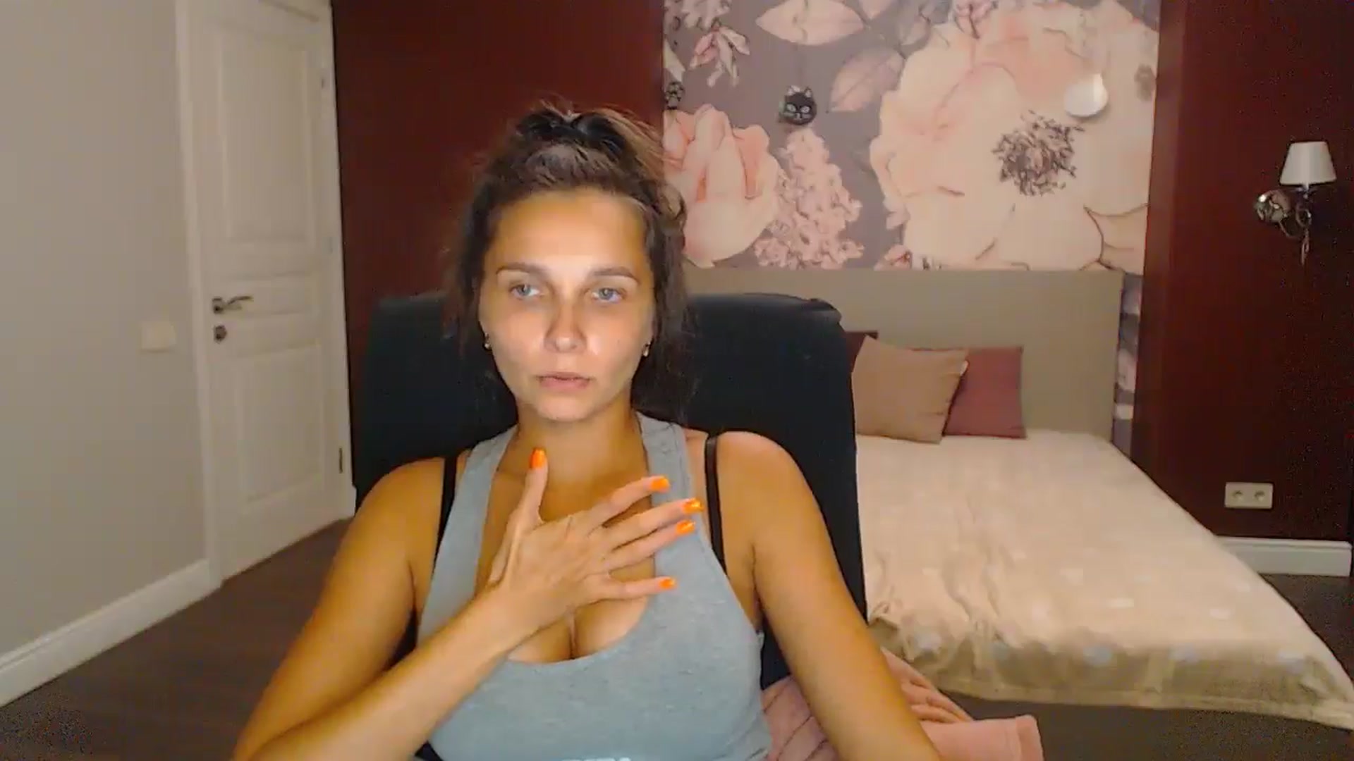 Gallery image thumbnail from Karina_Mils's myfreecams stream on, 10/06/2024, 15:15 image 14 of 20