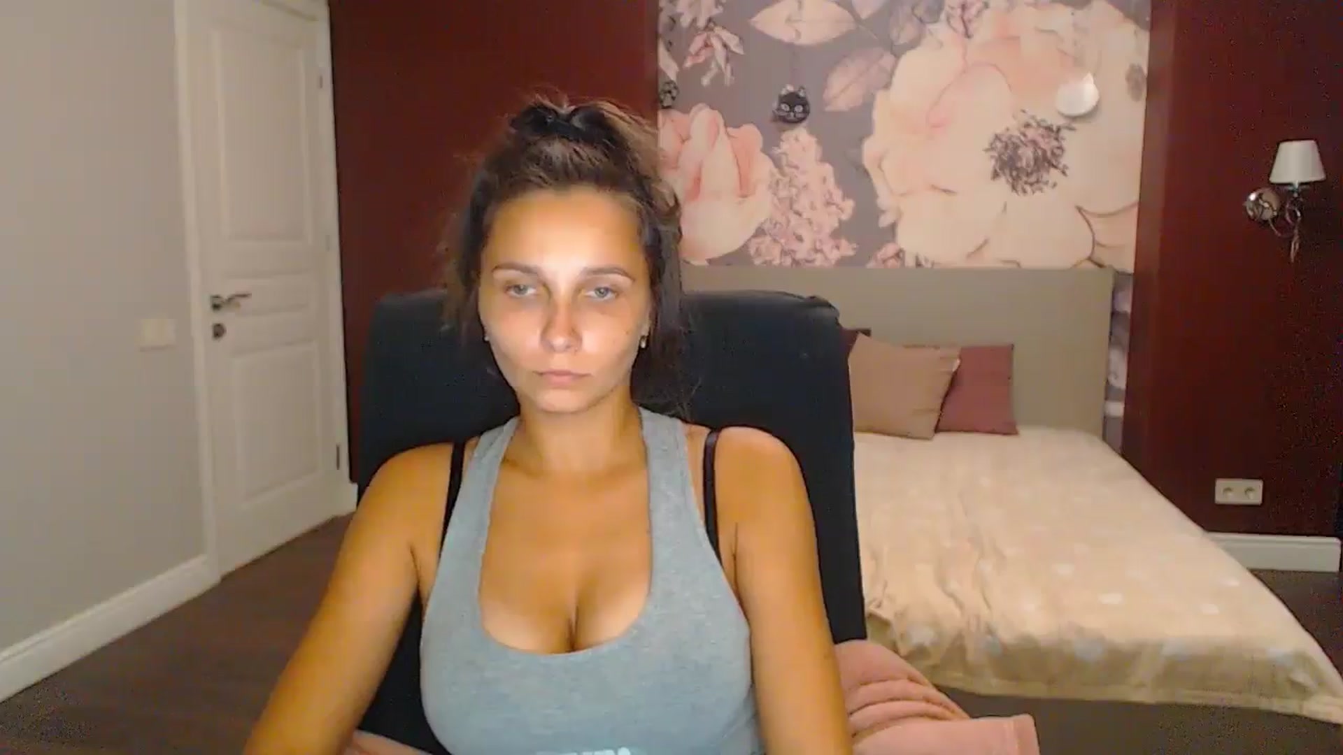 Gallery image thumbnail from Karina_Mils's myfreecams stream on, 10/06/2024, 15:15 image 13 of 20