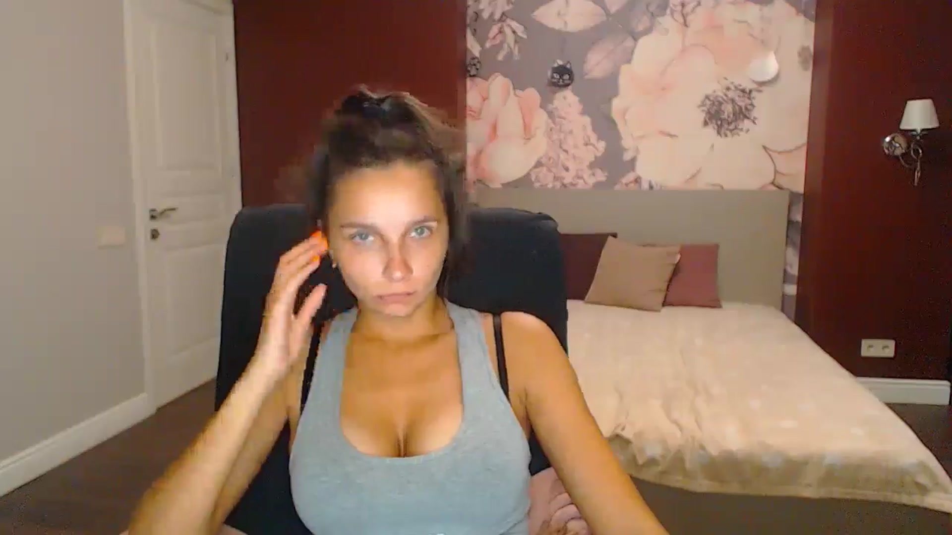 Gallery image thumbnail from Karina_Mils's myfreecams stream on, 10/06/2024, 15:15 image 18 of 20