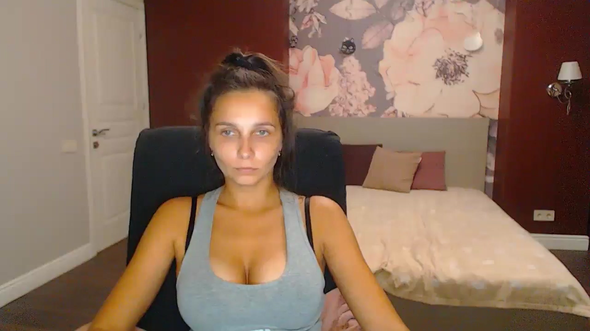 Gallery image thumbnail from Karina_Mils's myfreecams stream on, 10/06/2024, 15:15 image 16 of 20