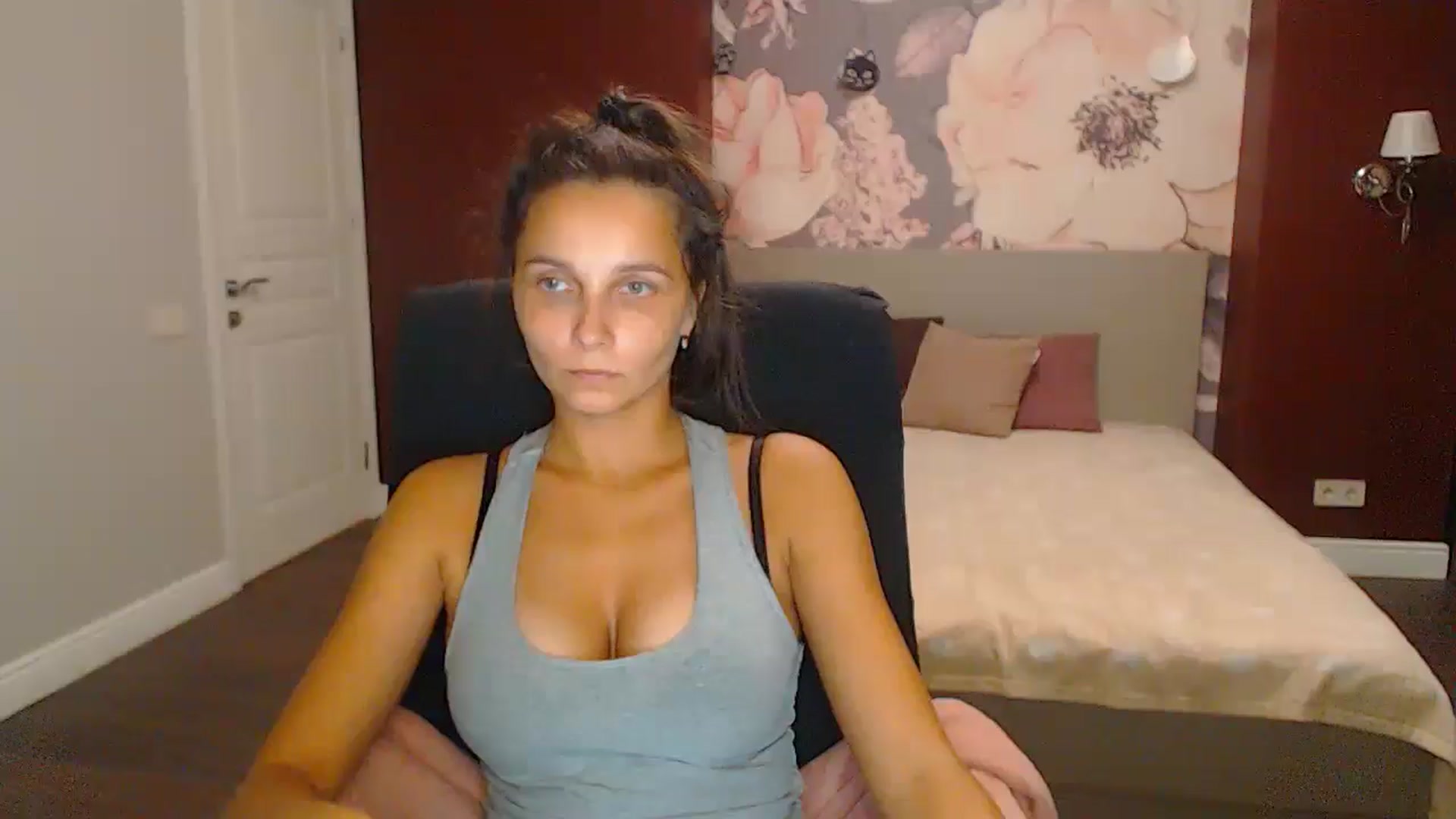 Gallery image thumbnail from Karina_Mils's myfreecams stream on, 10/06/2024, 15:48 image 2 of 20