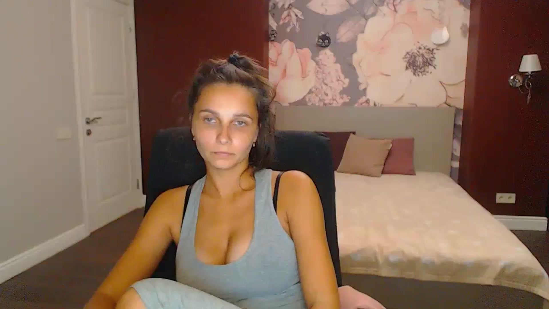 Gallery image thumbnail from Karina_Mils's myfreecams stream on, 10/06/2024, 15:48 image 16 of 20