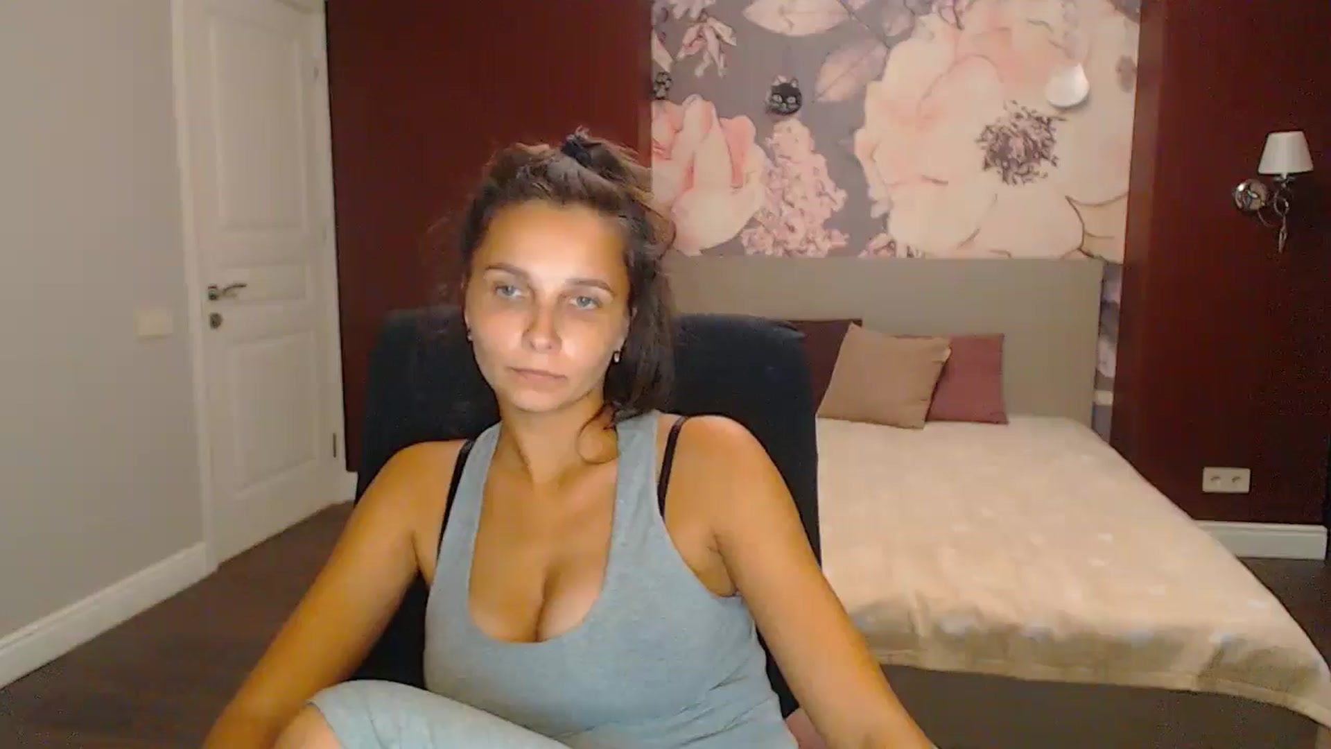 Gallery image thumbnail from Karina_Mils's myfreecams stream on, 10/06/2024, 15:48 image 19 of 20