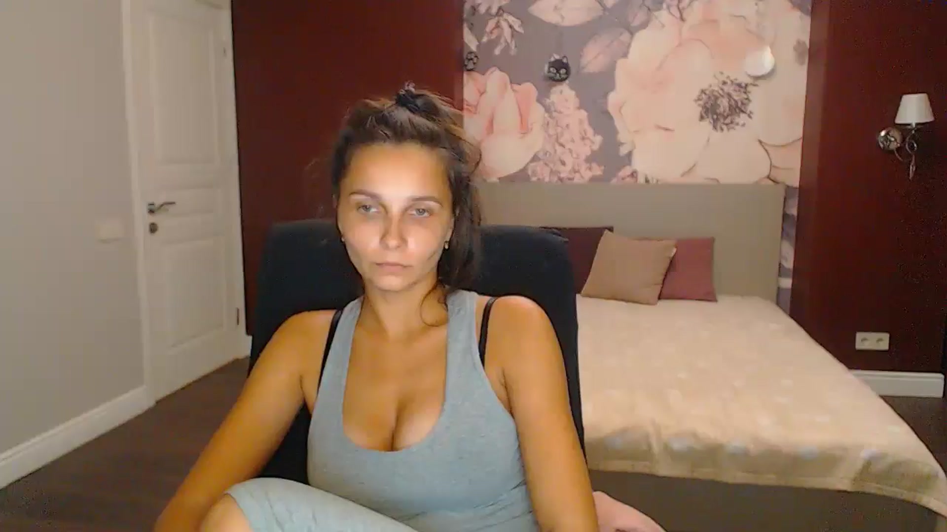 Gallery image thumbnail from Karina_Mils's myfreecams stream on, 10/06/2024, 15:48 image 15 of 20