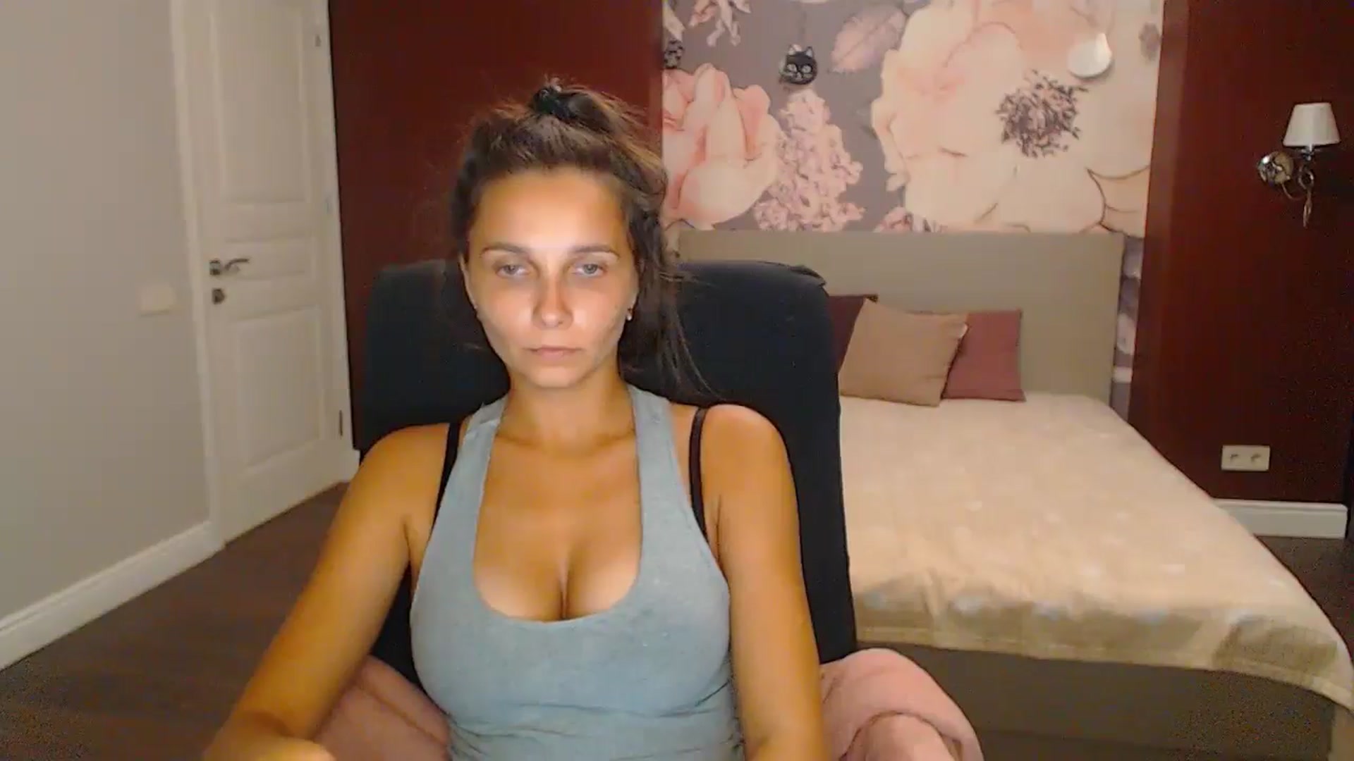 Gallery image thumbnail from Karina_Mils's myfreecams stream on, 10/06/2024, 15:48 image 3 of 20