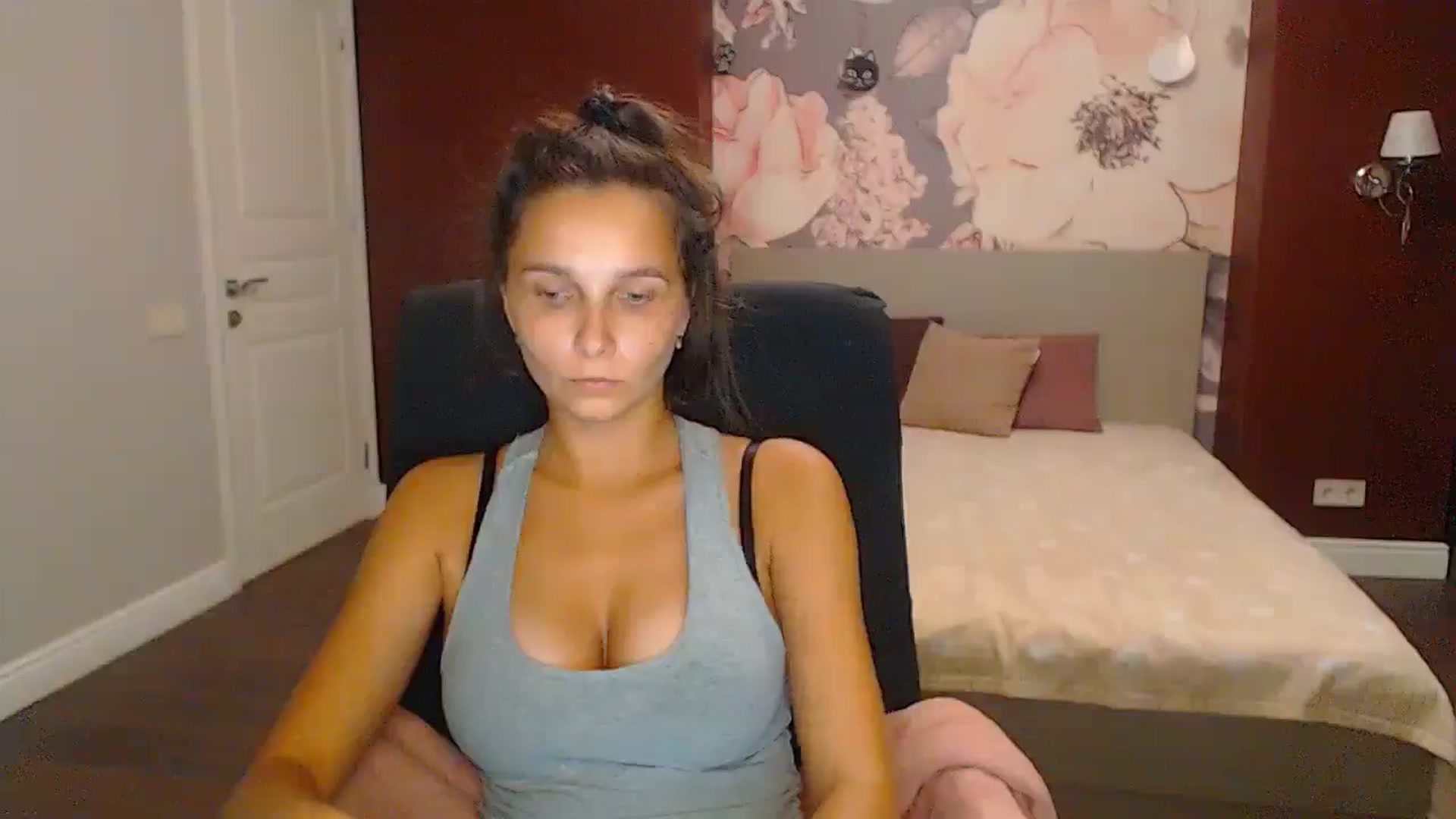 Gallery image thumbnail from Karina_Mils's myfreecams stream on, 10/06/2024, 15:48 image 5 of 20