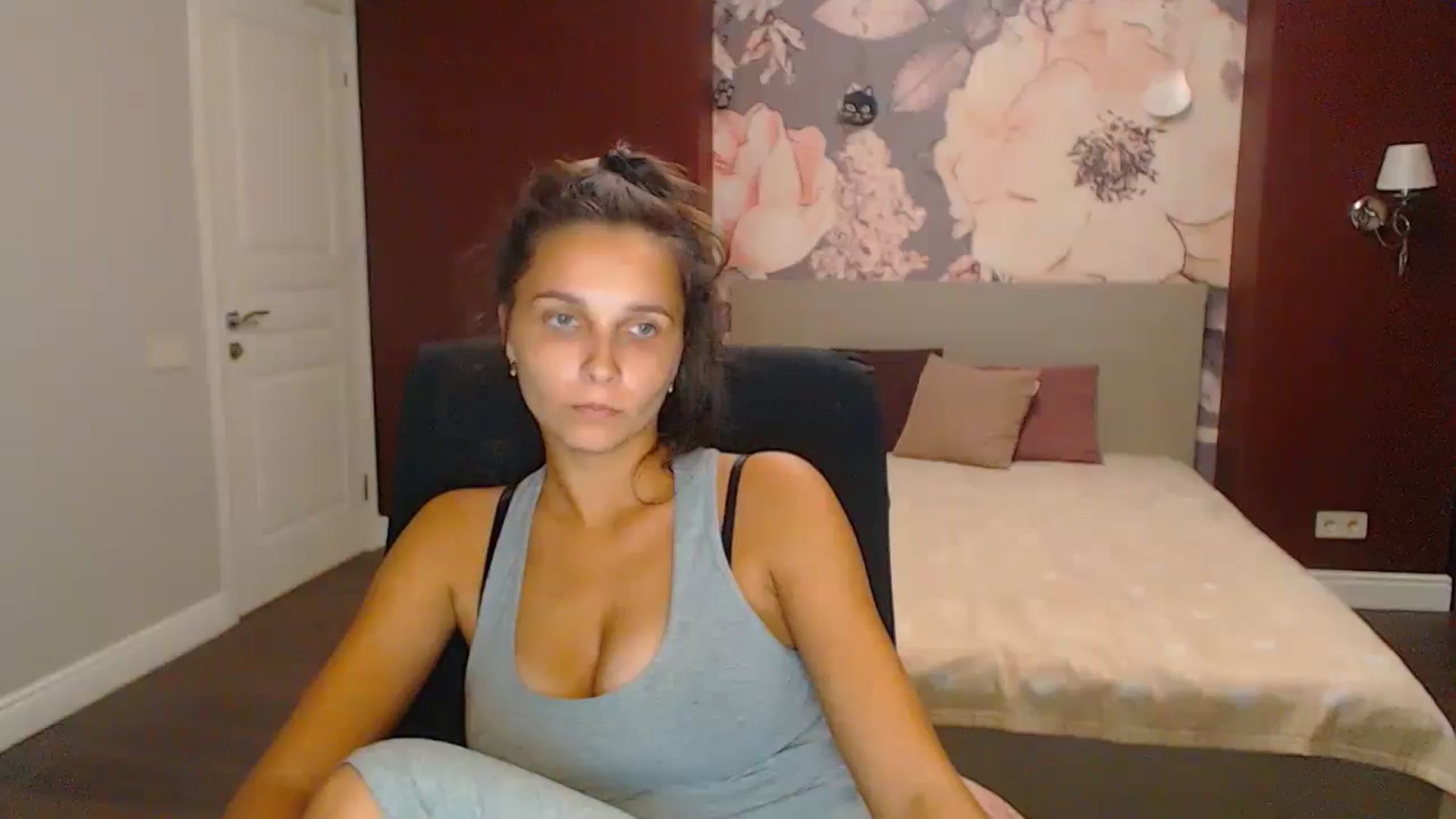 Gallery image thumbnail from Karina_Mils's myfreecams stream on, 10/06/2024, 15:48 image 18 of 20