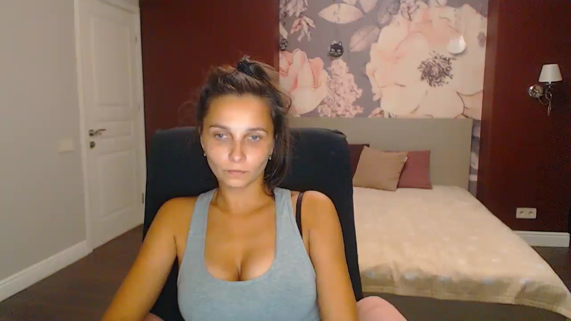Gallery image thumbnail from Karina_Mils's myfreecams stream on, 10/06/2024, 15:48 image 7 of 20