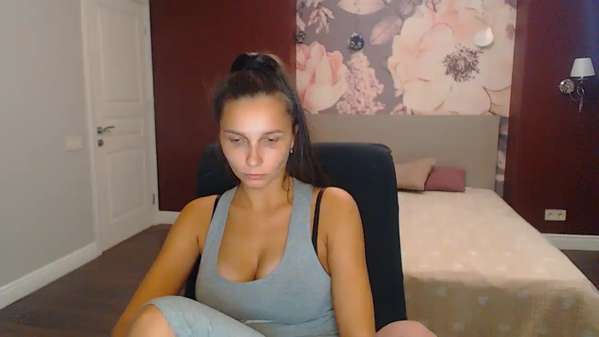 Gallery image thumbnail from Karina_Mils's myfreecams stream on, 10/07/2024, 10:01 image 14 of 20