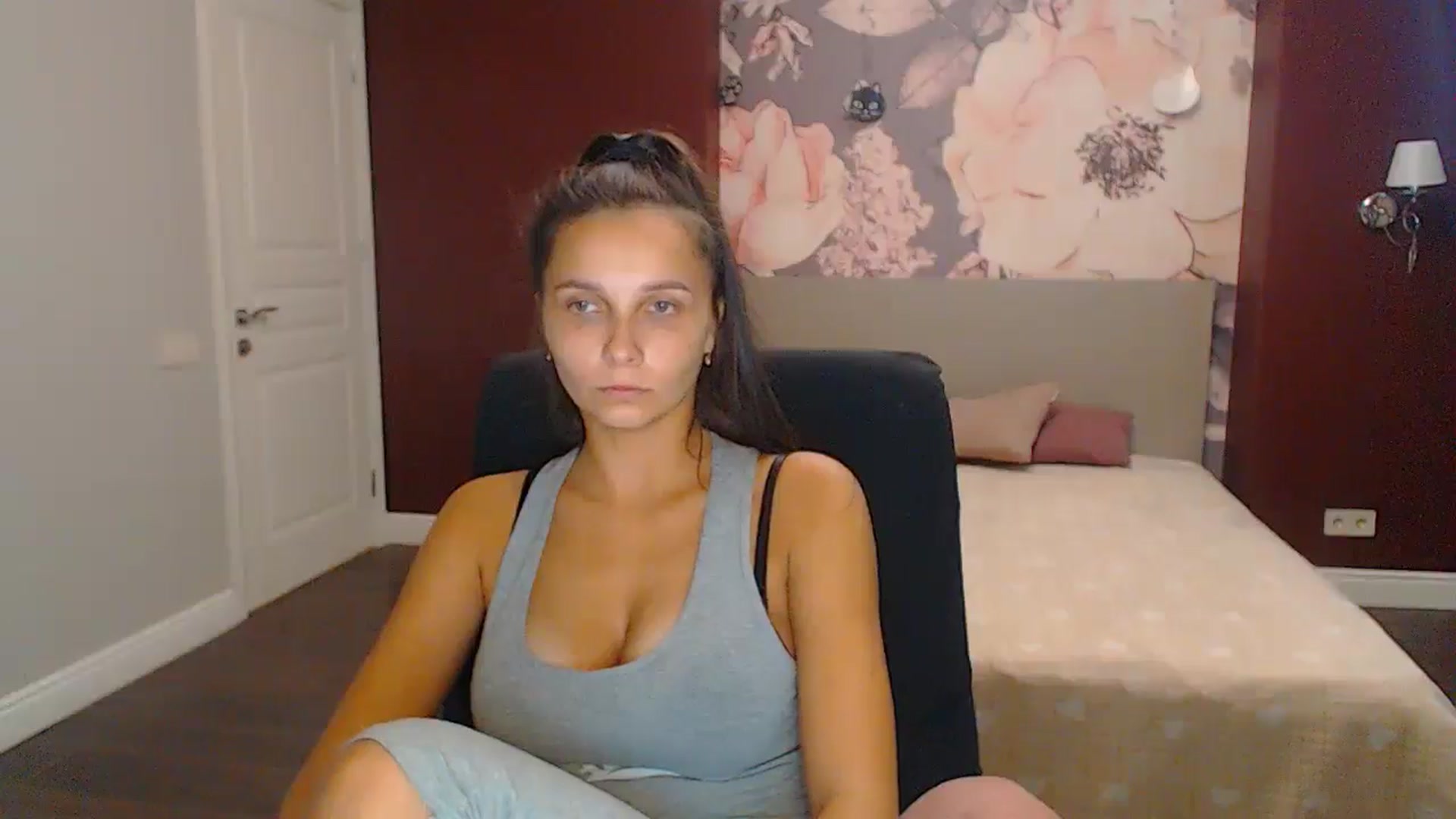Gallery image thumbnail from Karina_Mils's myfreecams stream on, 10/07/2024, 10:01 image 12 of 20