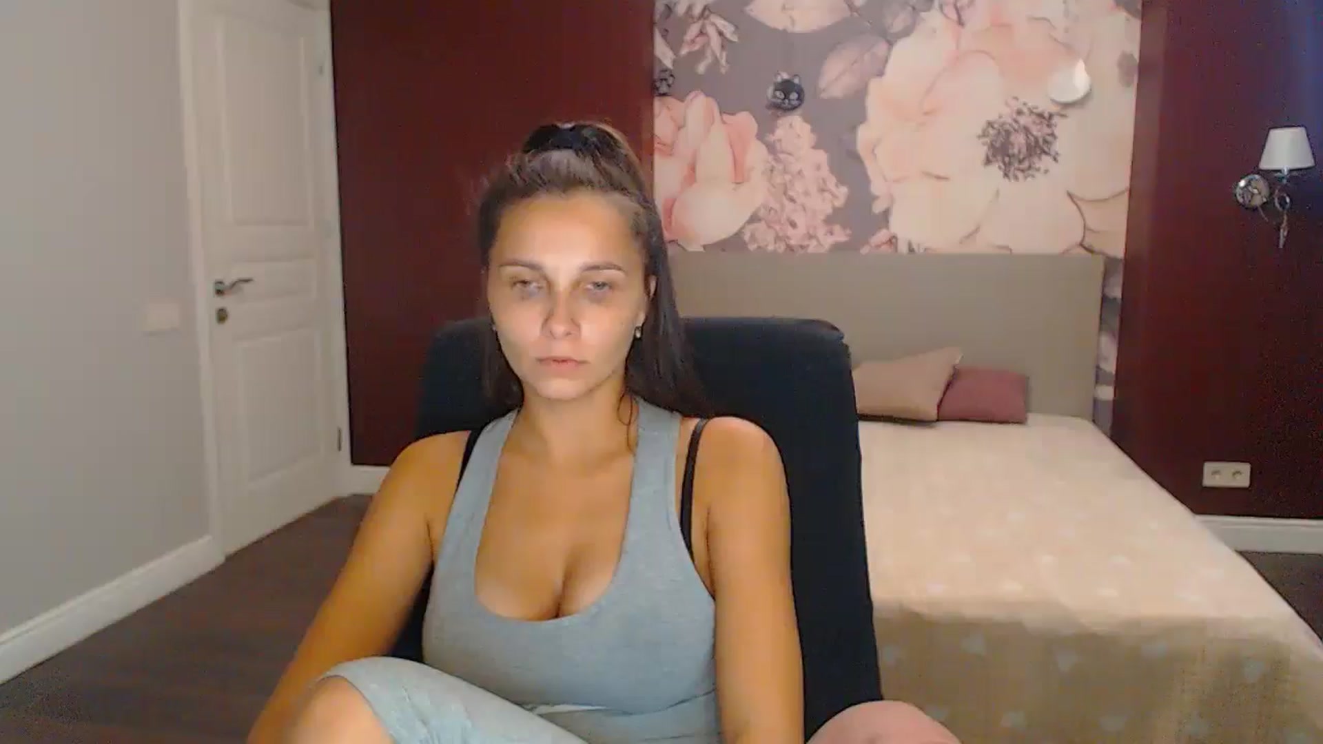 Gallery image thumbnail from Karina_Mils's myfreecams stream on, 10/07/2024, 10:01 image 16 of 20