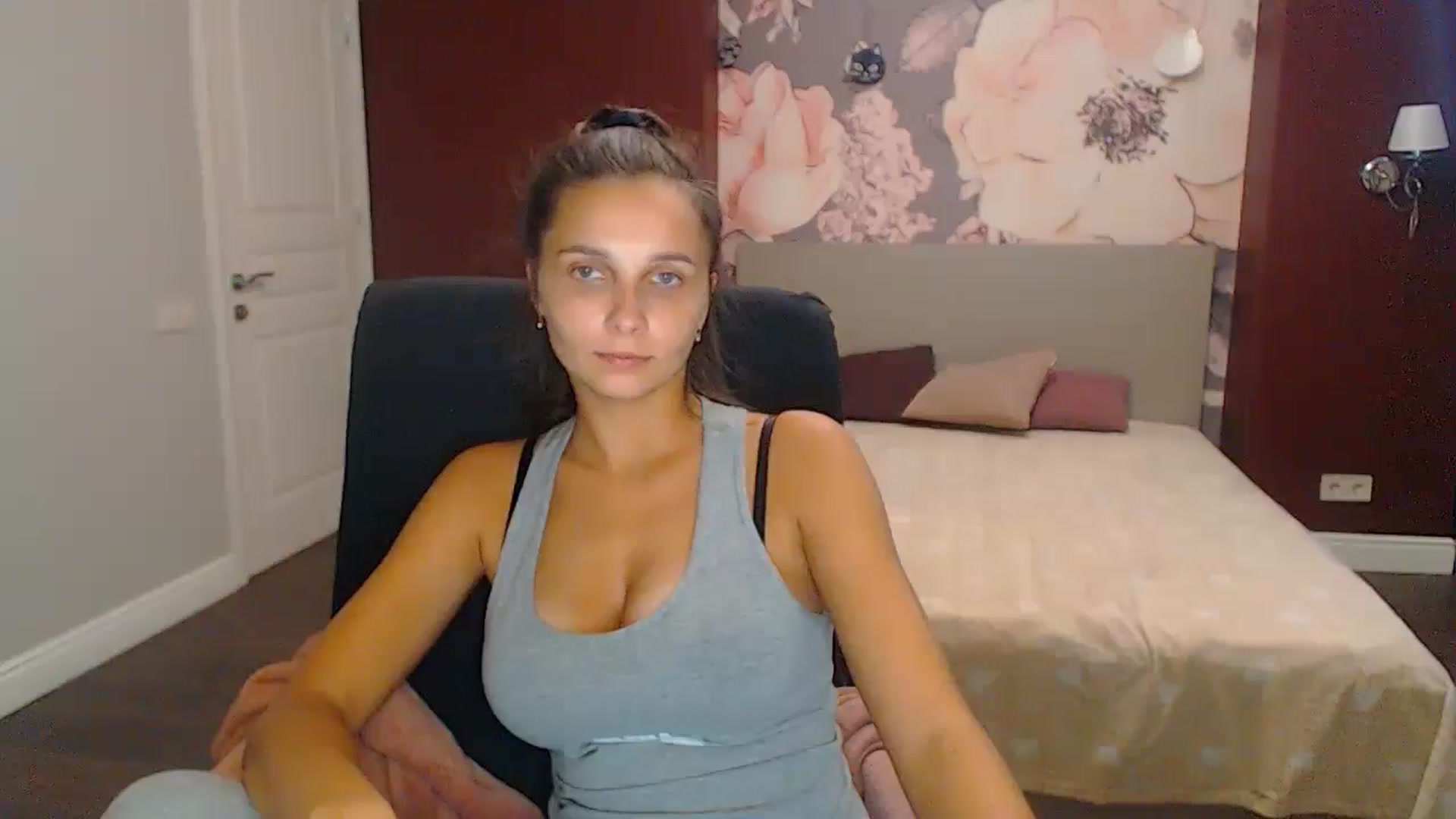 Gallery image thumbnail from Karina_Mils's myfreecams stream on, 10/07/2024, 11:16 image 14 of 20