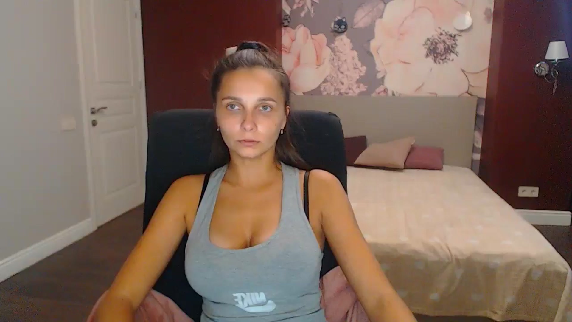 Gallery image thumbnail from Karina_Mils's myfreecams stream on, 10/07/2024, 11:16 image 10 of 20