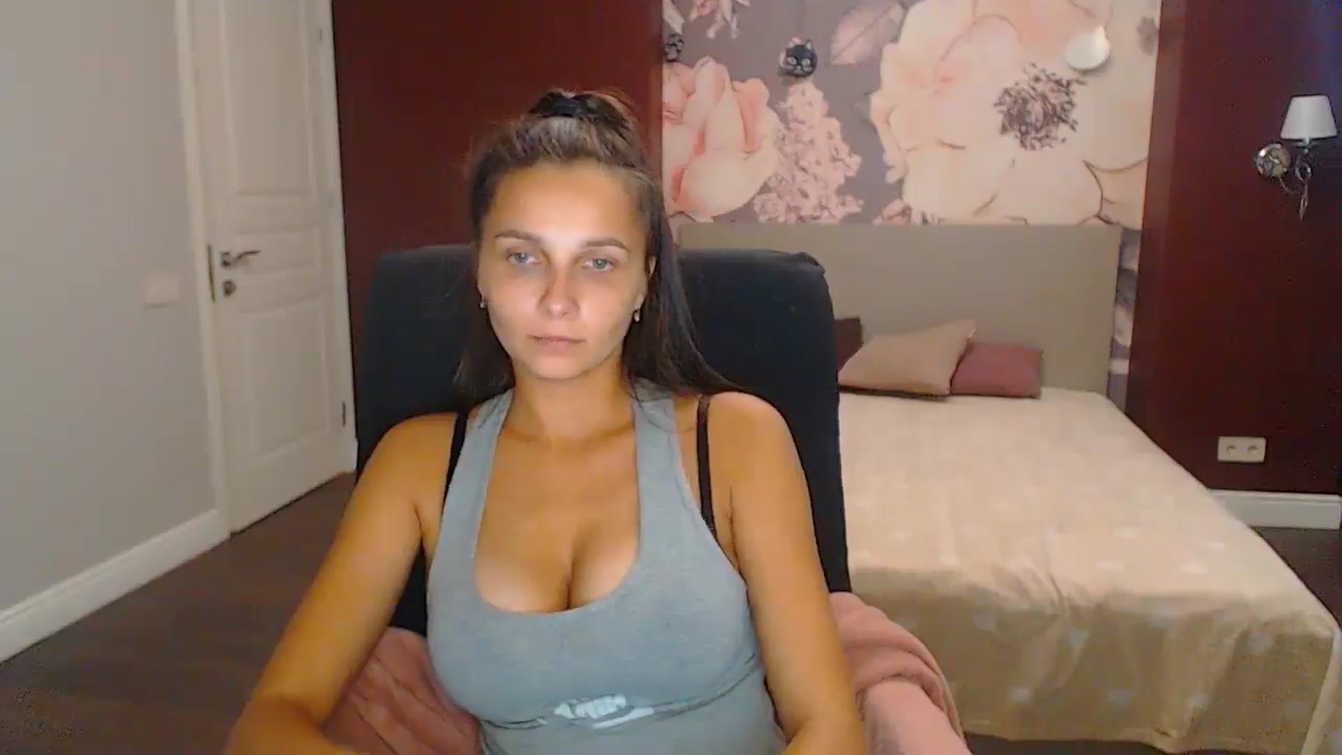 Gallery image thumbnail from Karina_Mils's myfreecams stream on, 10/07/2024, 11:16 image 4 of 20